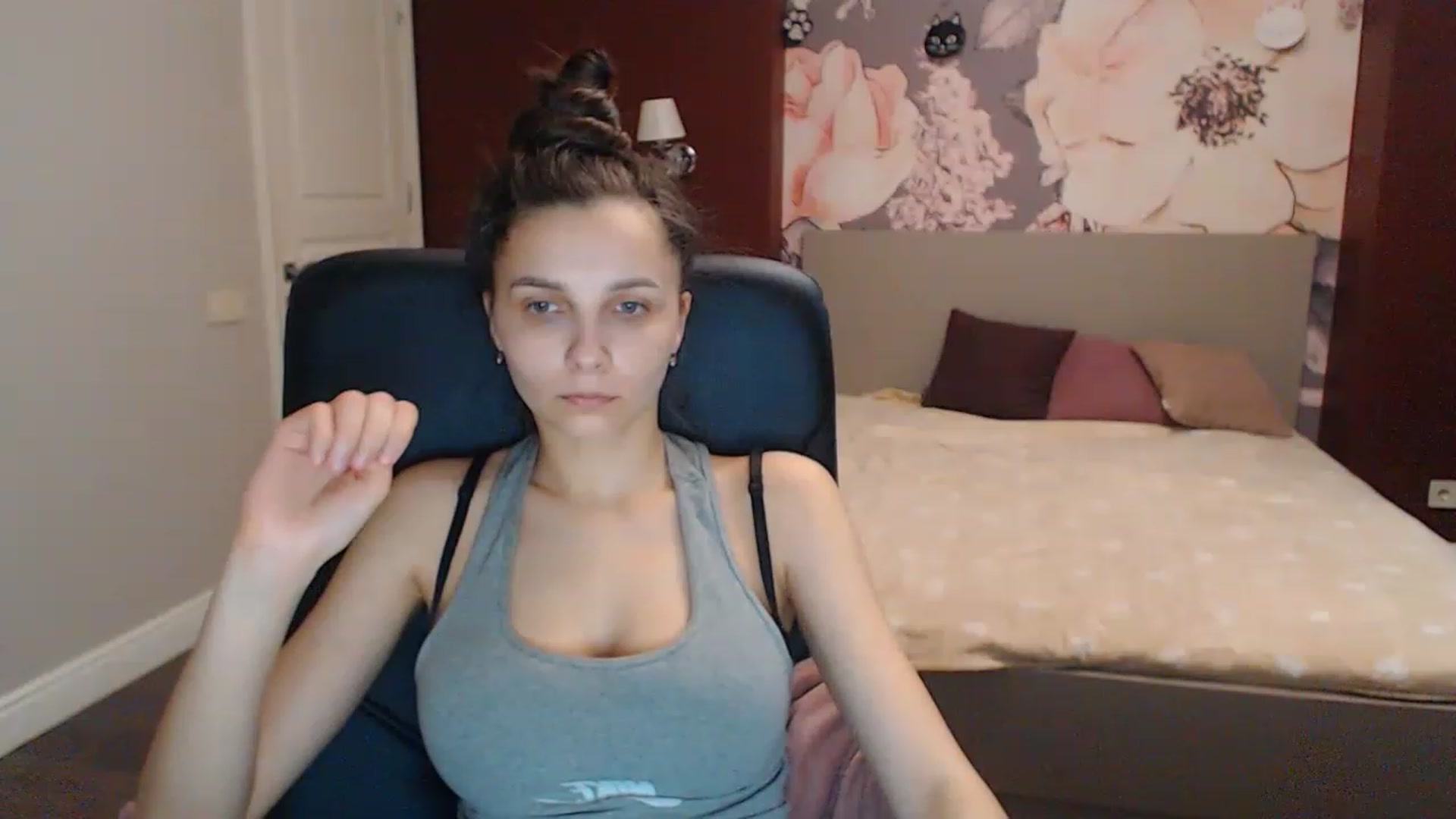 Gallery image thumbnail from Karina_Mils's myfreecams stream on, 04/10/2023, 08:30 image 15 of 20