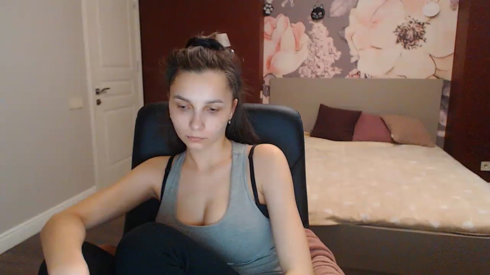 Gallery image thumbnail from Karina_Mils's myfreecams stream on, 04/10/2023, 08:30 image 2 of 20