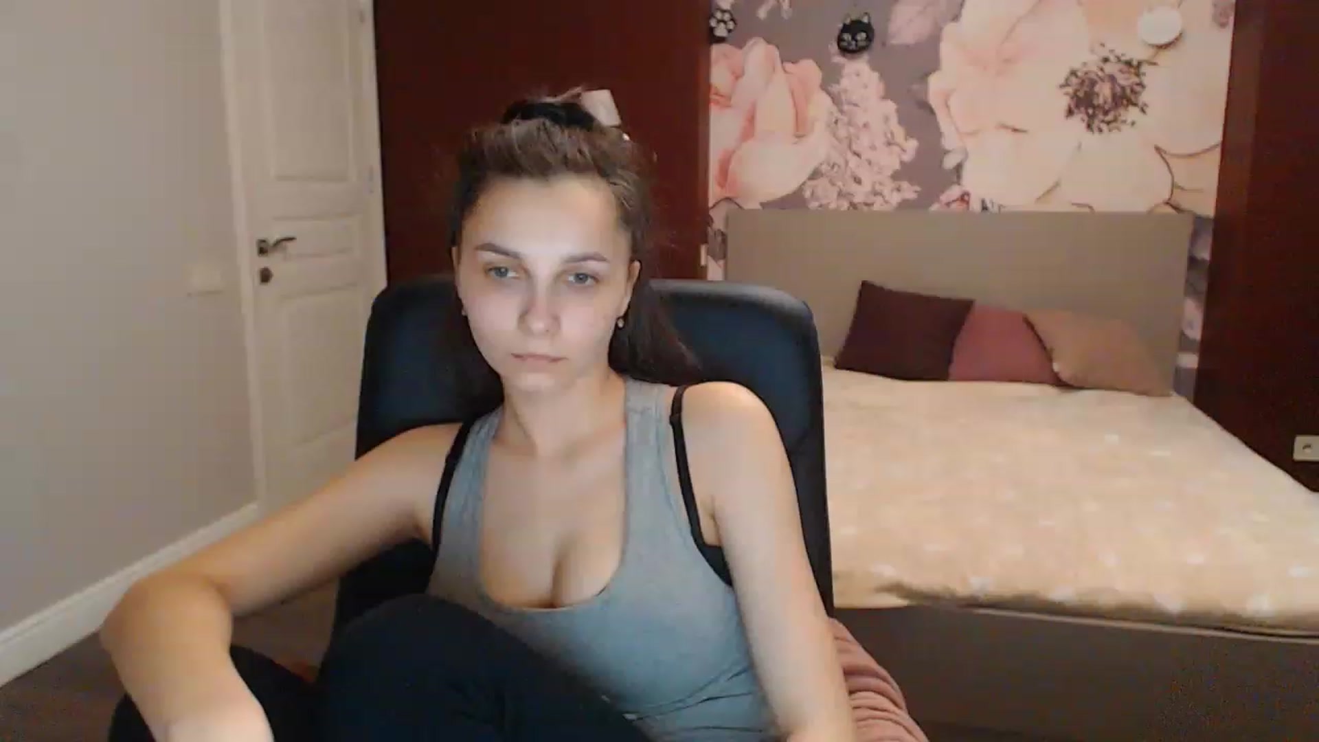 Gallery image thumbnail from Karina_Mils's myfreecams stream on, 04/10/2023, 08:30 image 1 of 20