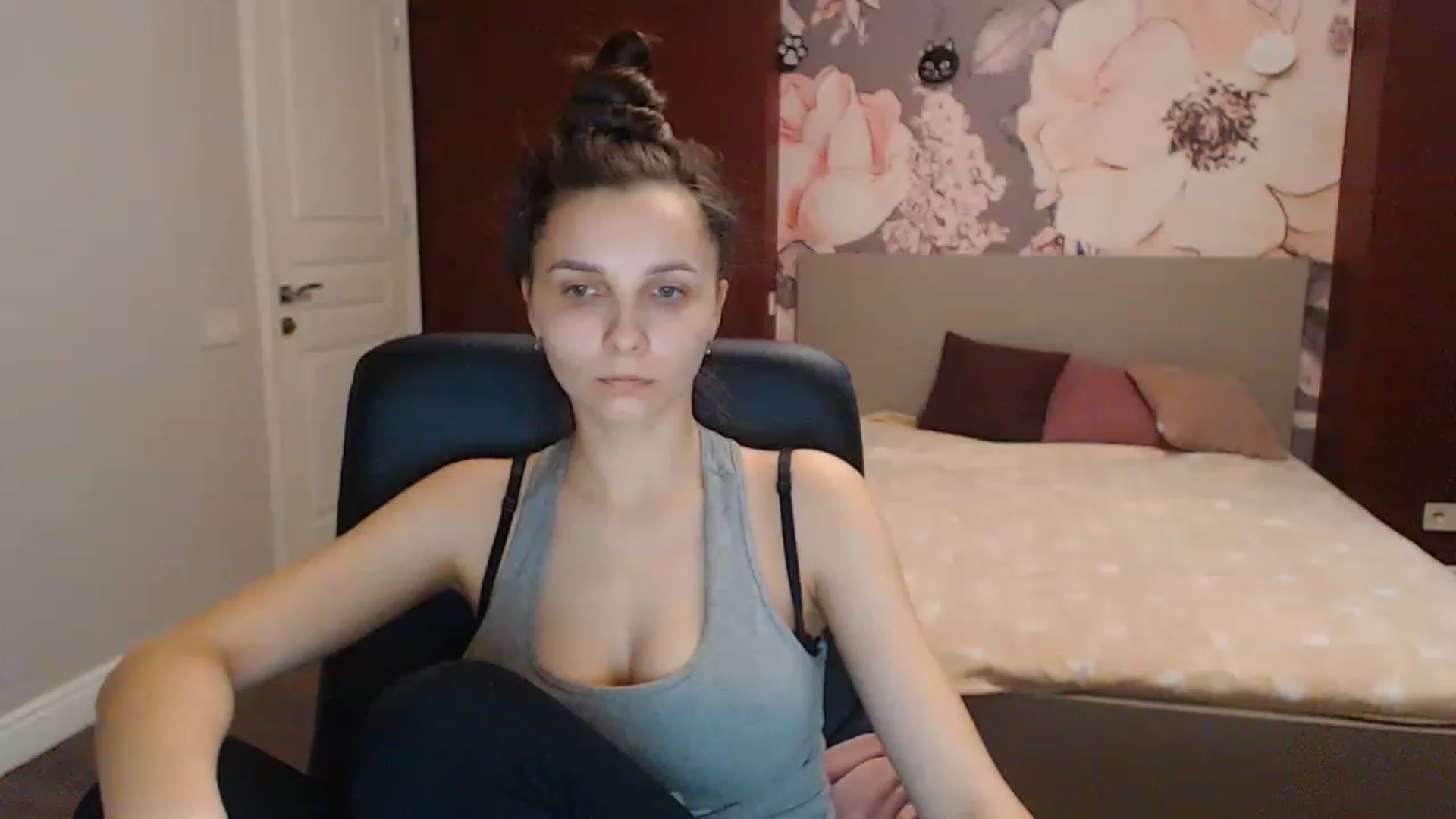 Gallery image thumbnail from Karina_Mils's myfreecams stream on, 04/10/2023, 08:30 image 17 of 20