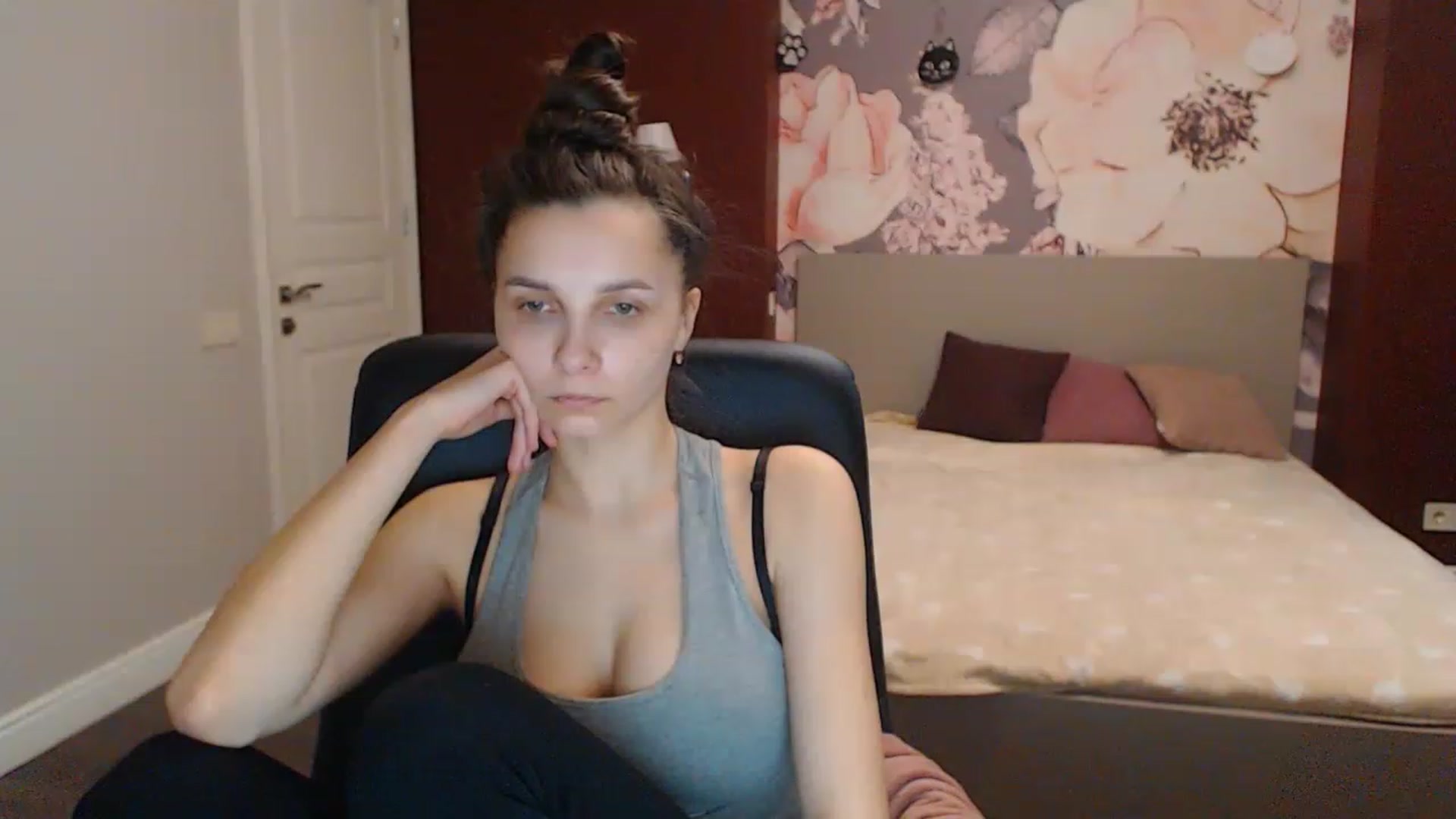 Gallery image thumbnail from Karina_Mils's myfreecams stream on, 04/10/2023, 08:30 image 18 of 20