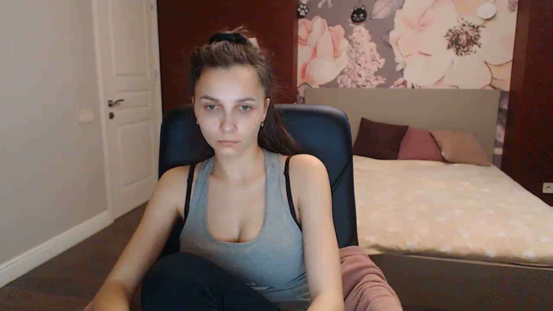 Gallery image thumbnail from Karina_Mils's myfreecams stream on, 04/10/2023, 08:30 image 5 of 20