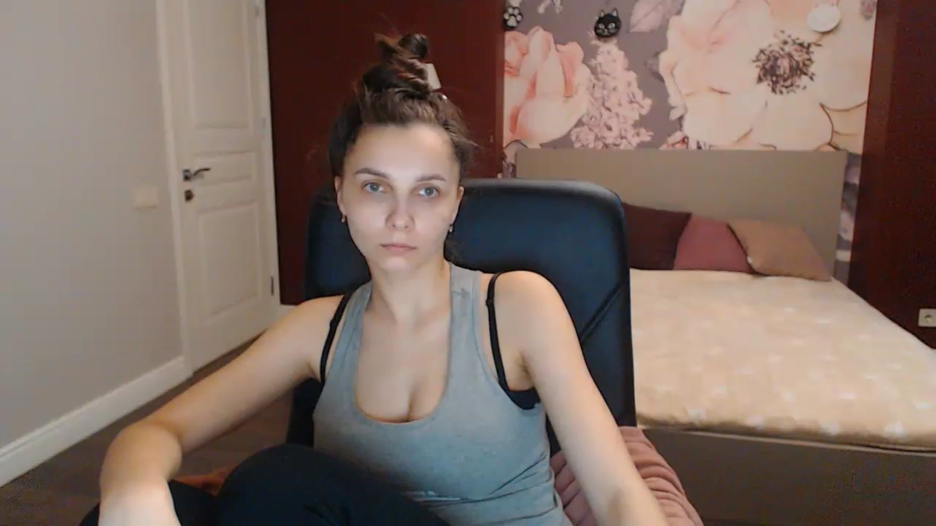 Gallery image thumbnail from Karina_Mils's myfreecams stream on, 04/10/2023, 08:30 image 8 of 20