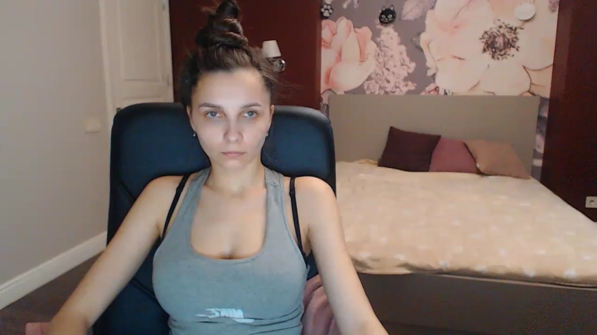 Gallery image thumbnail from Karina_Mils's myfreecams stream on, 04/10/2023, 08:30 image 14 of 20