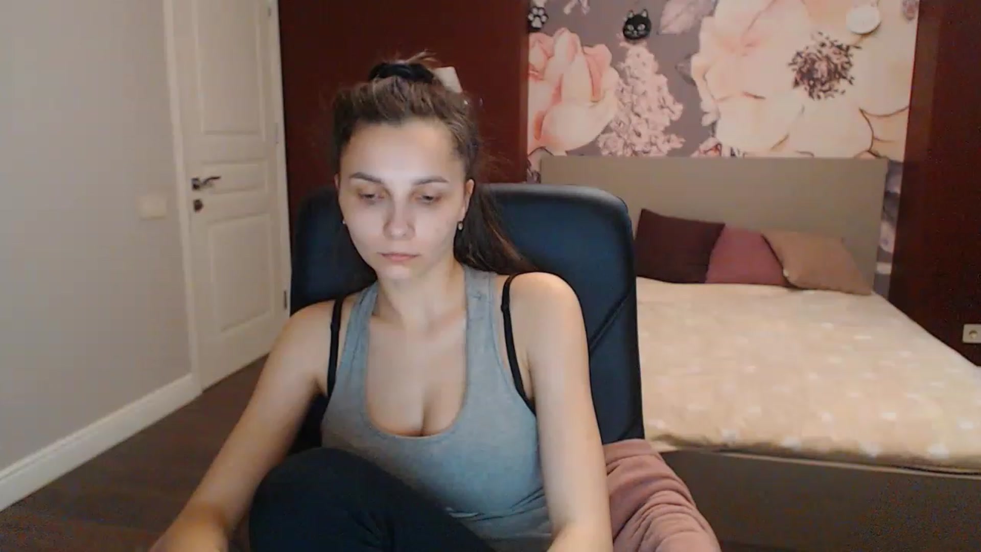 Gallery image thumbnail from Karina_Mils's myfreecams stream on, 04/10/2023, 08:30 image 7 of 20