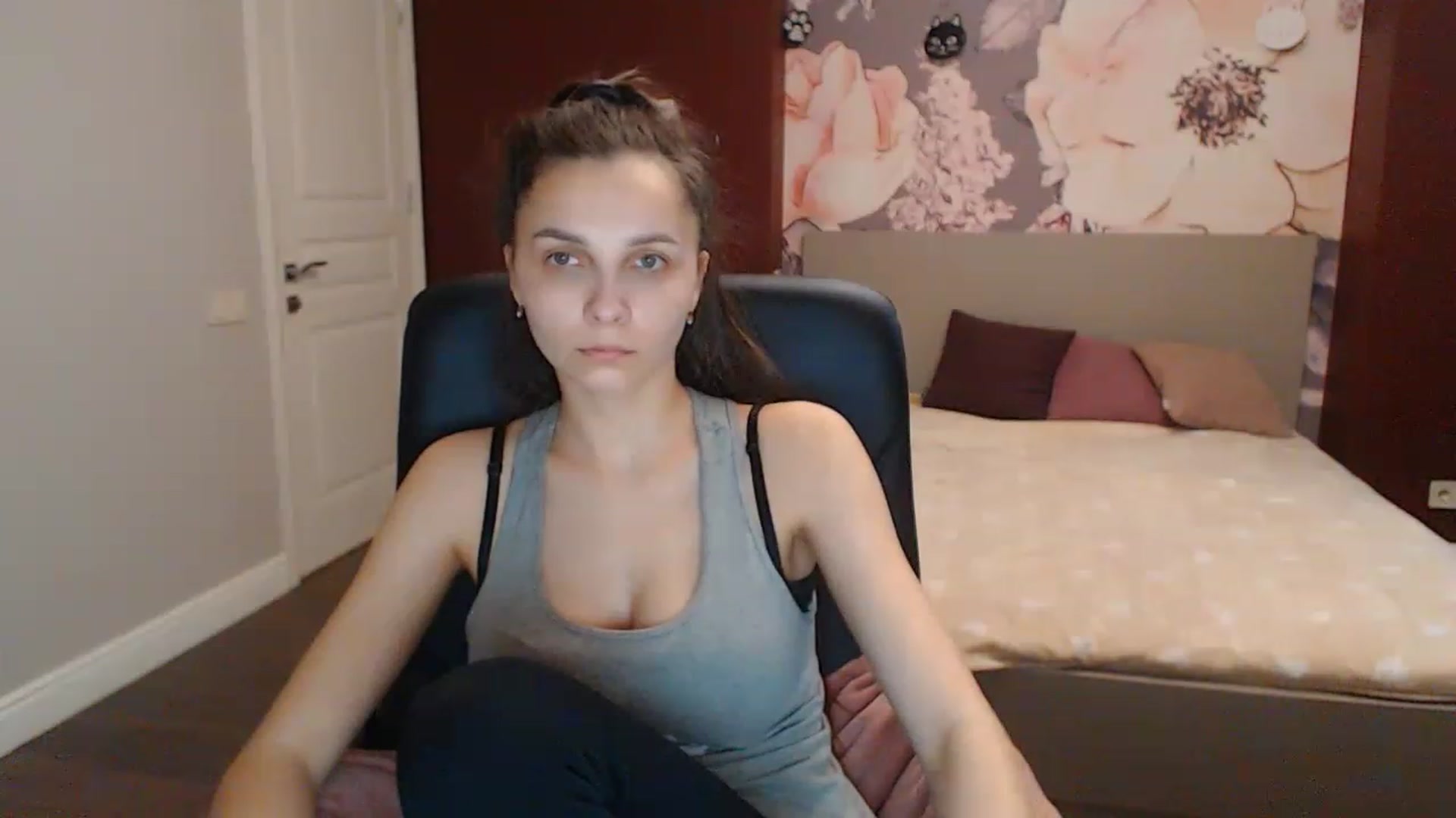 Gallery image thumbnail from Karina_Mils's myfreecams stream on, 04/10/2023, 08:30 image 4 of 20