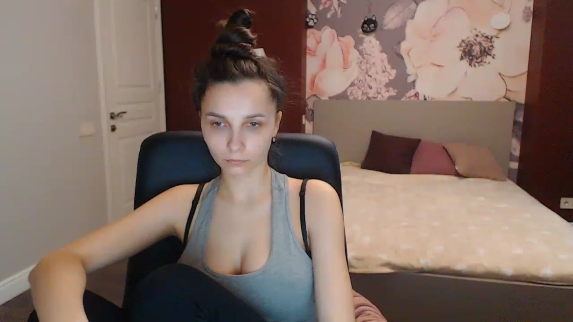 Gallery image thumbnail from Karina_Mils's myfreecams stream on, 04/10/2023, 08:30 image 20 of 20
