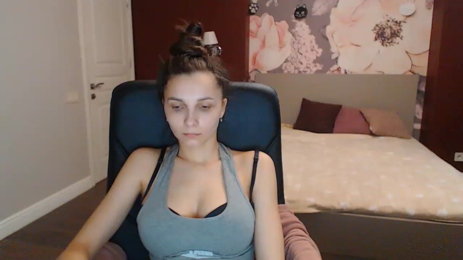 Gallery image thumbnail from Karina_Mils's myfreecams stream on, 04/10/2023, 08:30 image 11 of 20