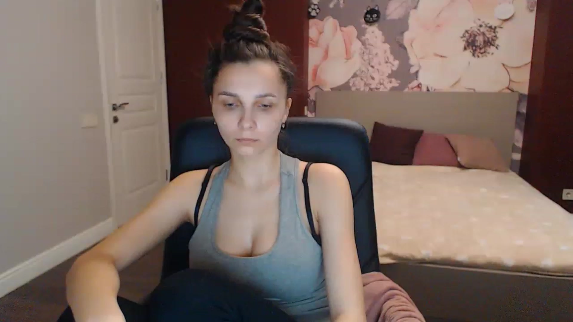 Gallery image thumbnail from Karina_Mils's myfreecams stream on, 04/10/2023, 08:30 image 16 of 20