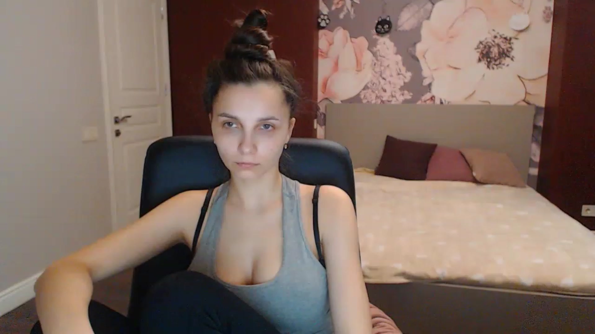 Gallery image thumbnail from Karina_Mils's myfreecams stream on, 04/10/2023, 08:30 image 19 of 20