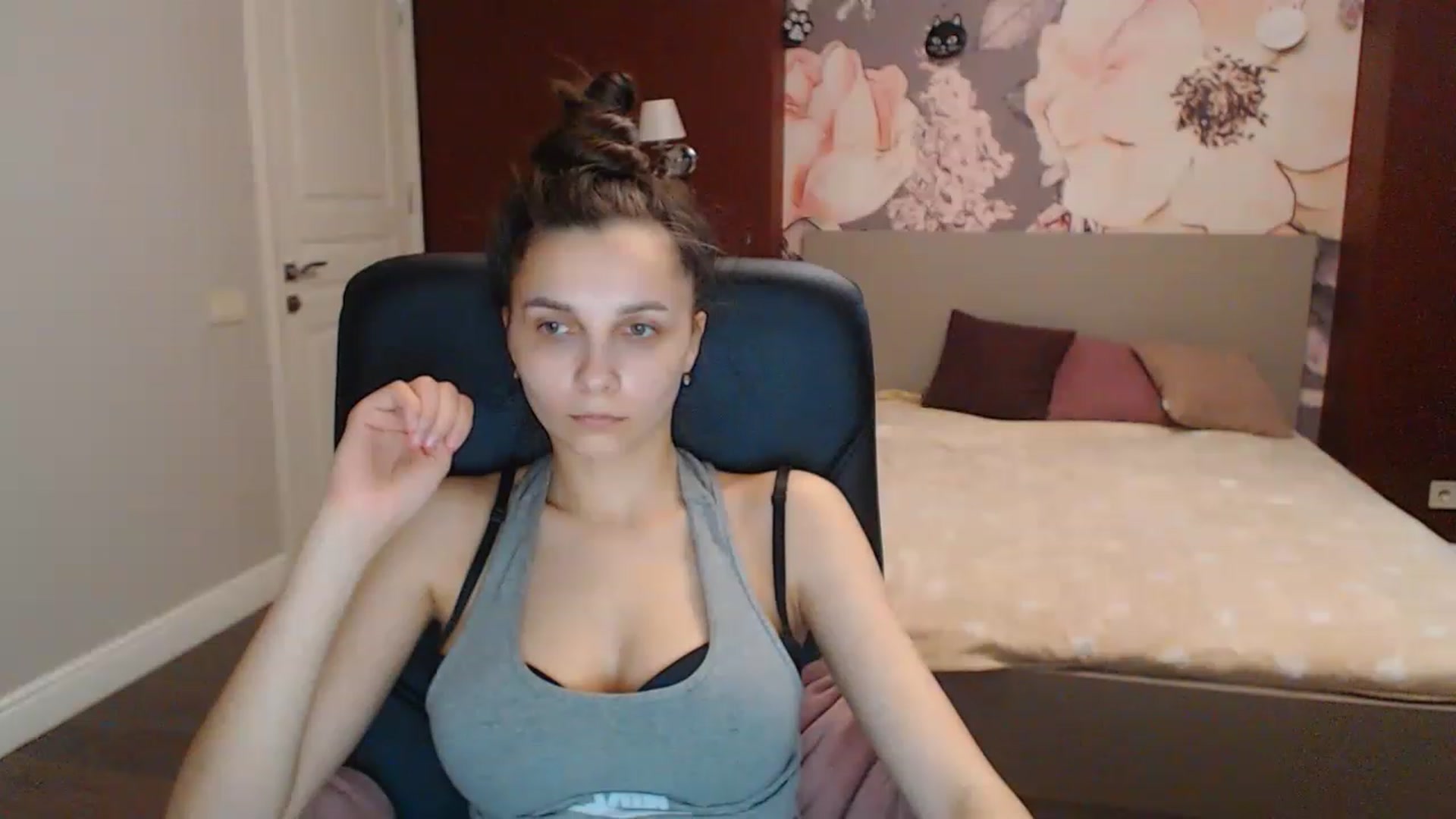 Gallery image thumbnail from Karina_Mils's myfreecams stream on, 04/10/2023, 08:30 image 10 of 20