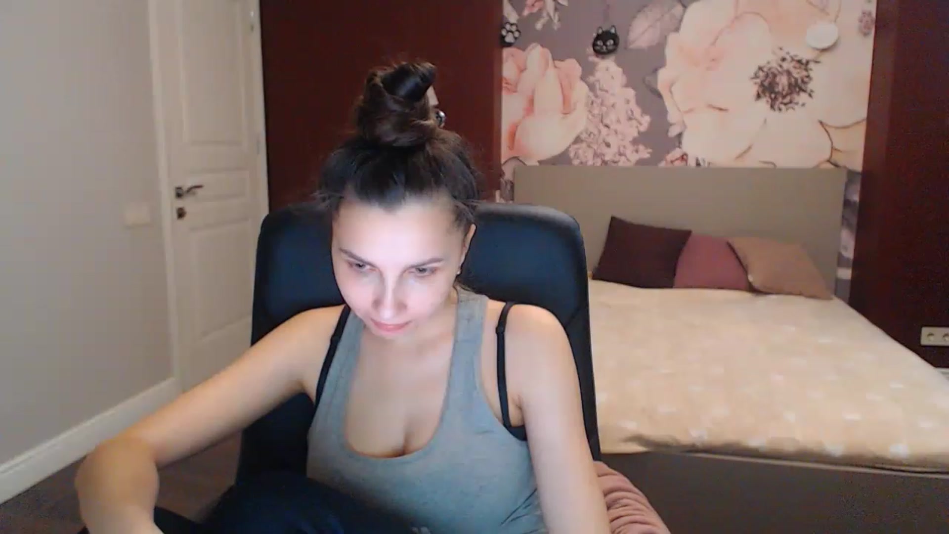Gallery image thumbnail from Karina_Mils's myfreecams stream on, 04/10/2023, 09:37 image 8 of 20