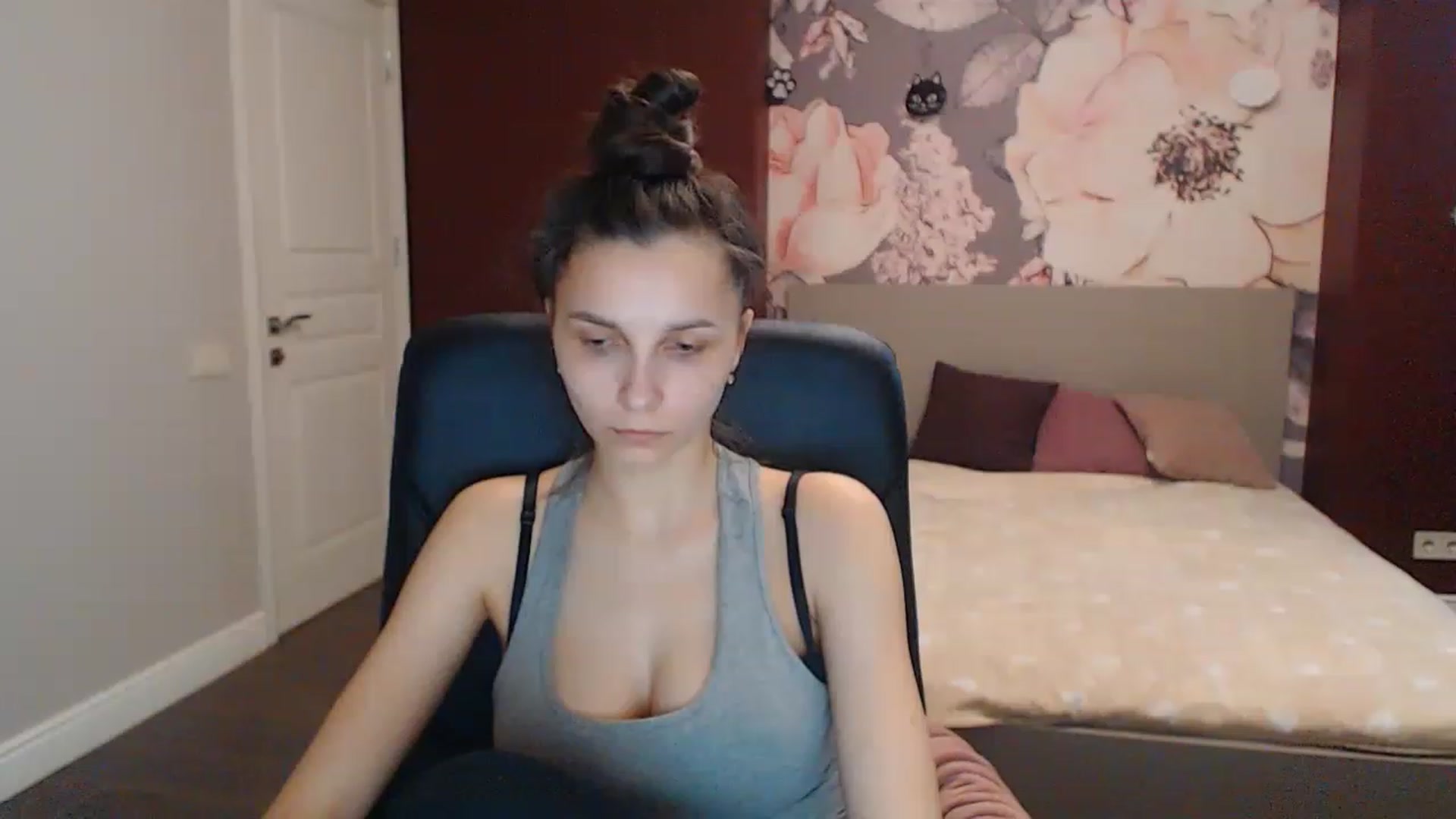 Gallery image thumbnail from Karina_Mils's myfreecams stream on, 04/10/2023, 09:37 image 14 of 20