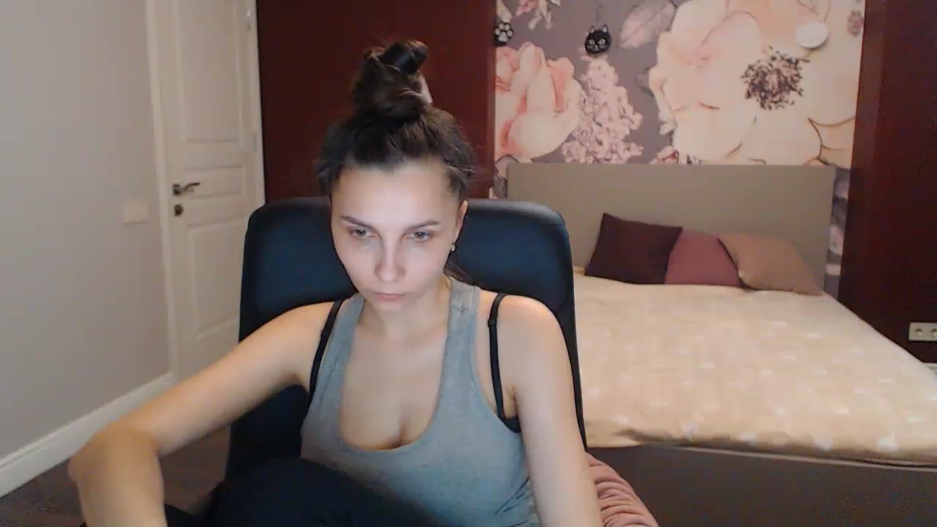 Gallery image thumbnail from Karina_Mils's myfreecams stream on, 04/10/2023, 09:37 image 7 of 20