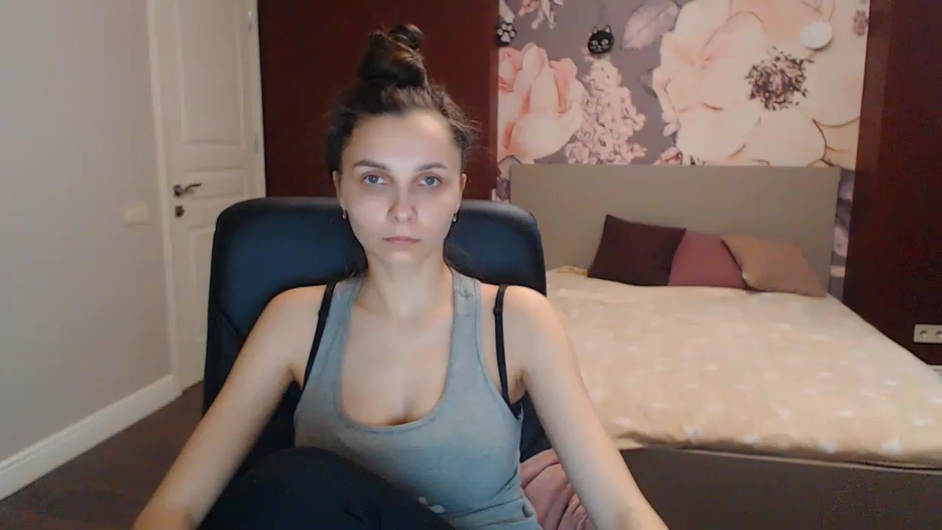 Gallery image thumbnail from Karina_Mils's myfreecams stream on, 04/10/2023, 09:37 image 4 of 20