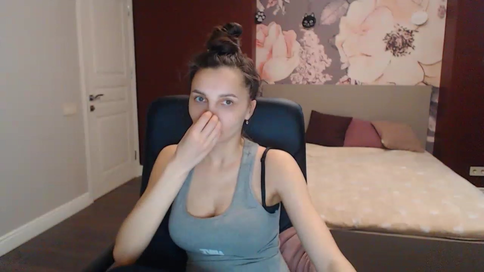 Gallery image thumbnail from Karina_Mils's myfreecams stream on, 04/10/2023, 09:37 image 9 of 20