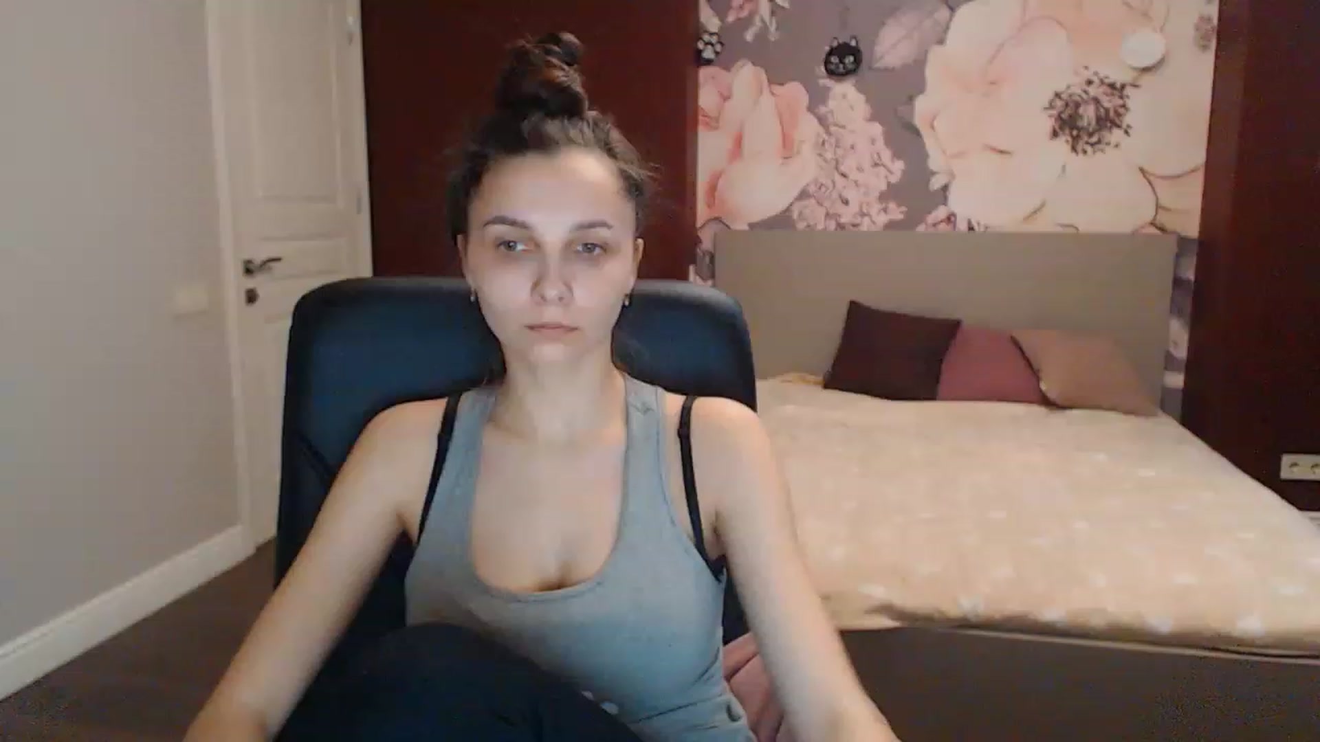 Gallery image thumbnail from Karina_Mils's myfreecams stream on, 04/10/2023, 09:37 image 3 of 20