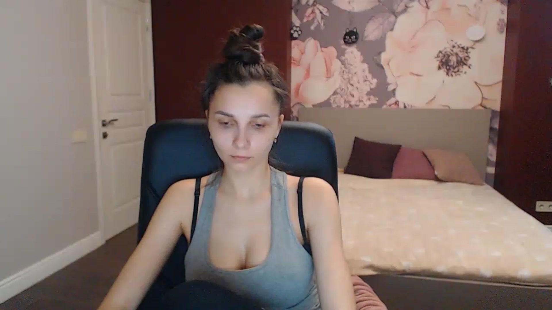 Gallery image thumbnail from Karina_Mils's myfreecams stream on, 04/10/2023, 09:37 image 12 of 20