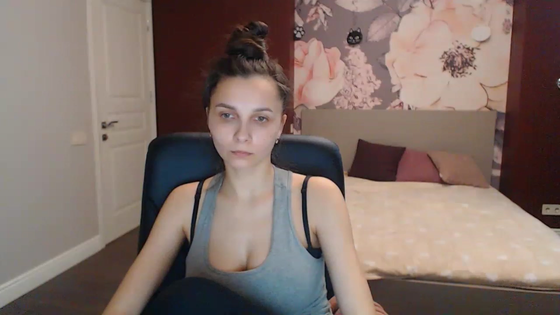 Gallery image thumbnail from Karina_Mils's myfreecams stream on, 04/10/2023, 09:37 image 17 of 20
