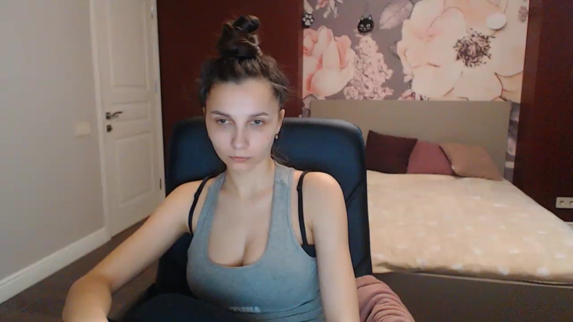 Gallery image thumbnail from Karina_Mils's myfreecams stream on, 04/10/2023, 09:37 image 11 of 20