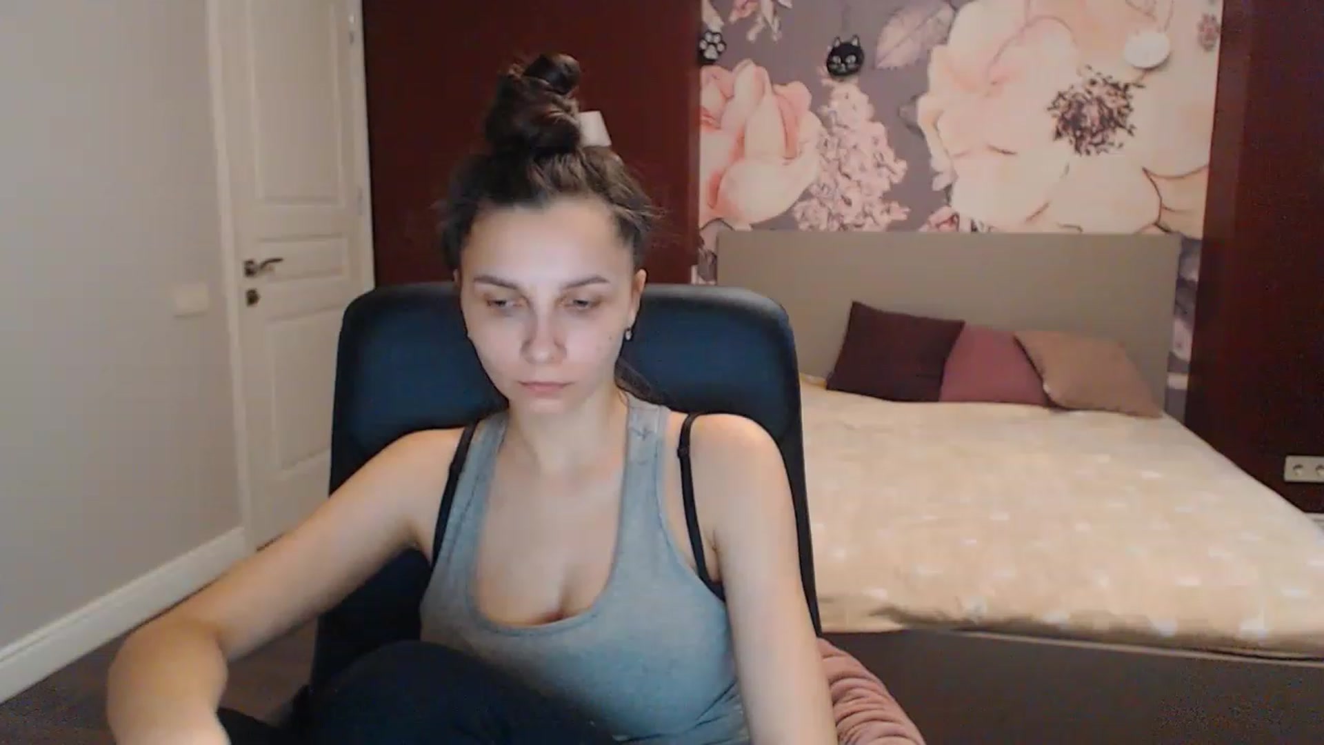 Gallery image thumbnail from Karina_Mils's myfreecams stream on, 04/10/2023, 09:37 image 6 of 20