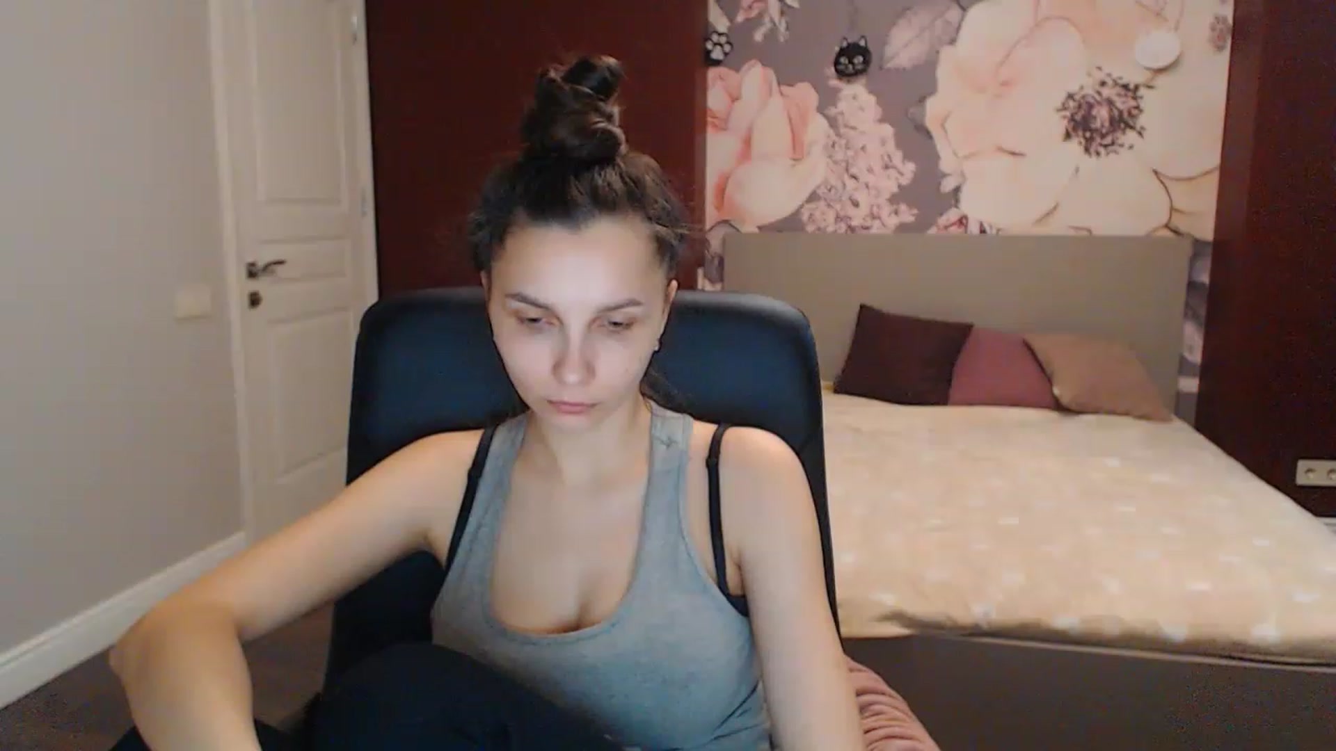 Gallery image thumbnail from Karina_Mils's myfreecams stream on, 04/10/2023, 09:37 image 5 of 20
