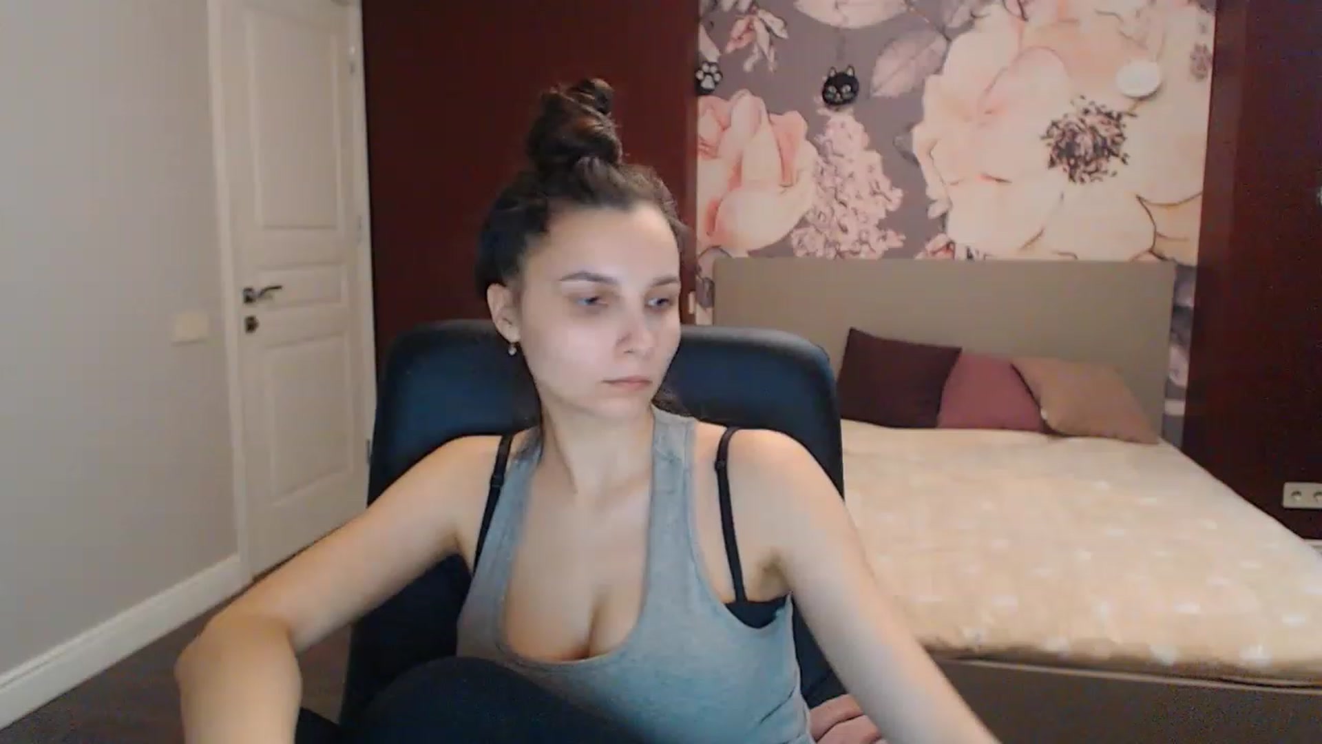 Gallery image thumbnail from Karina_Mils's myfreecams stream on, 04/10/2023, 09:37 image 16 of 20
