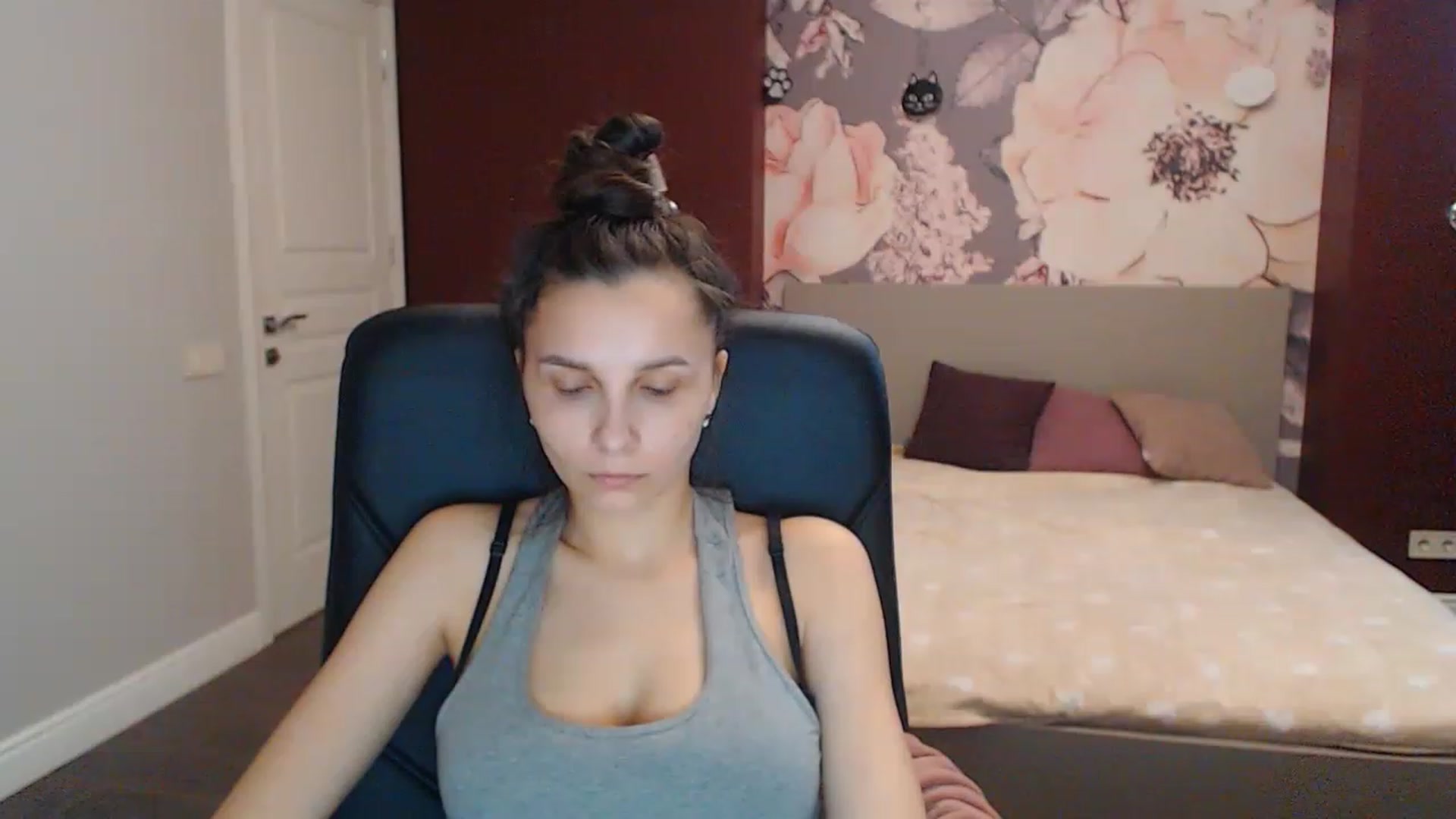 Gallery image thumbnail from Karina_Mils's myfreecams stream on, 04/10/2023, 09:37 image 19 of 20