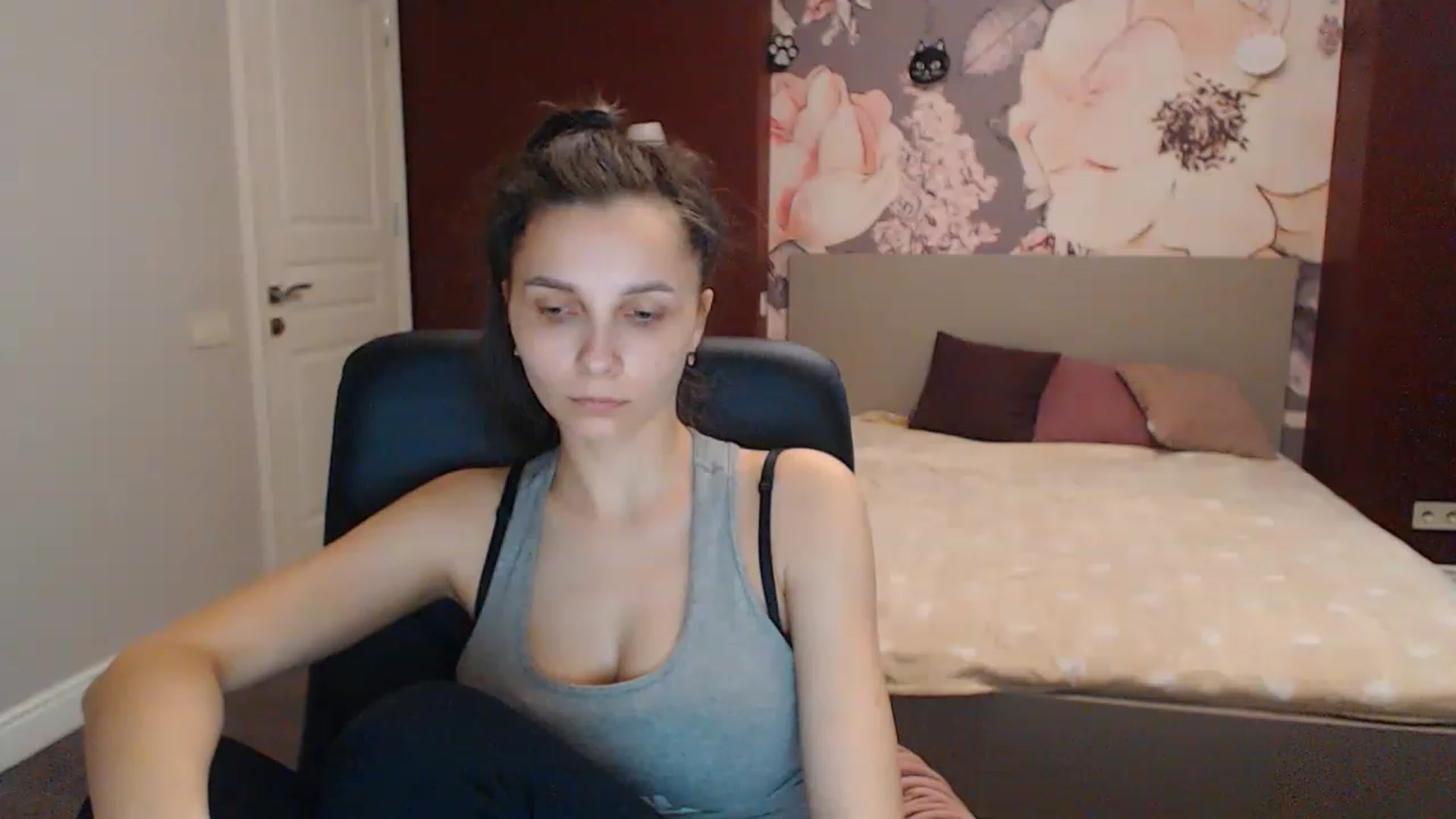 Gallery image thumbnail from Karina_Mils's myfreecams stream on, 04/10/2023, 09:37 image 1 of 20