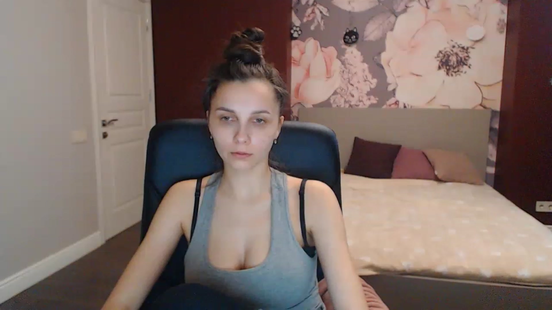 Gallery image thumbnail from Karina_Mils's myfreecams stream on, 04/10/2023, 09:37 image 13 of 20