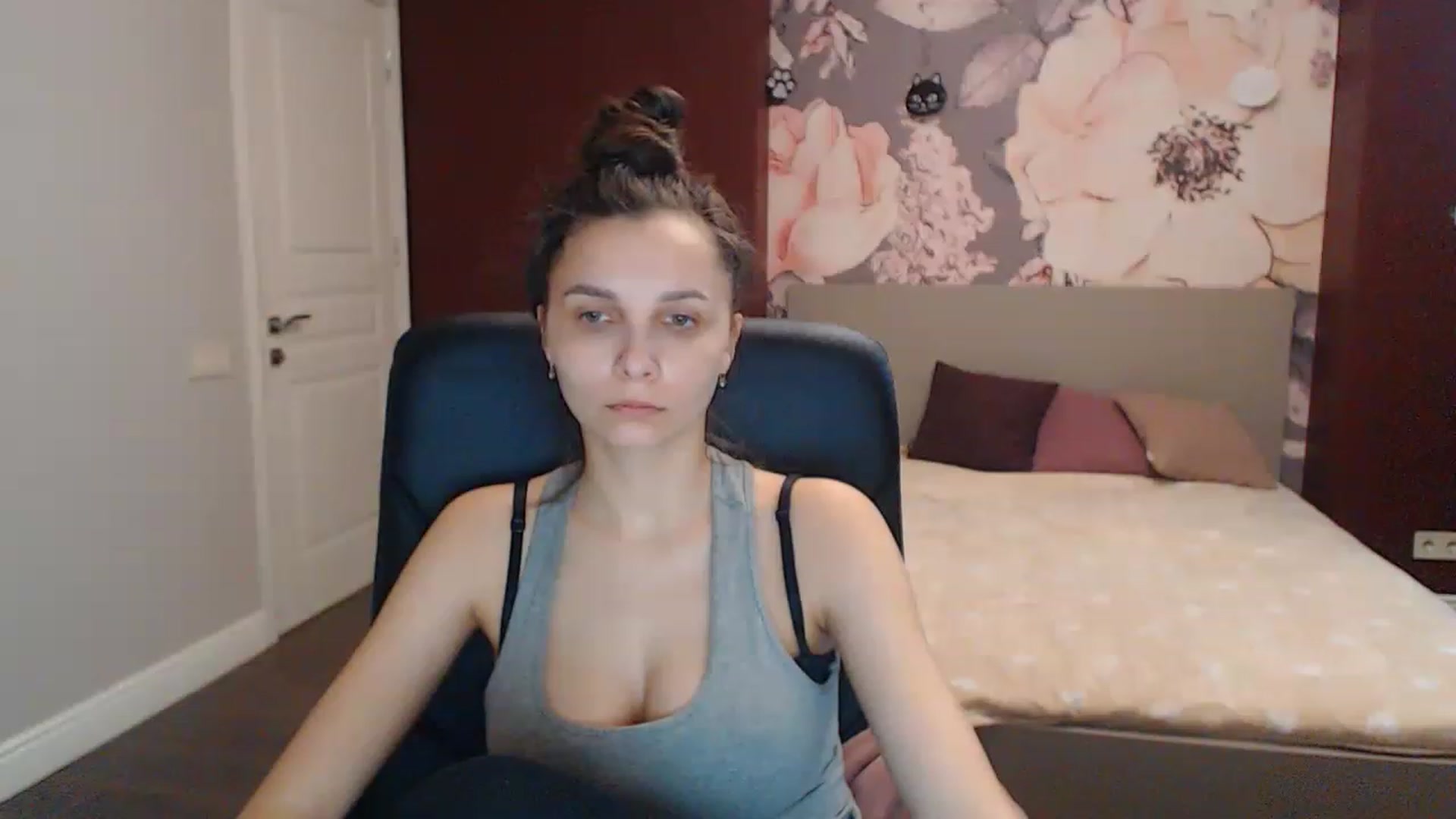 Gallery image thumbnail from Karina_Mils's myfreecams stream on, 04/10/2023, 09:37 image 15 of 20