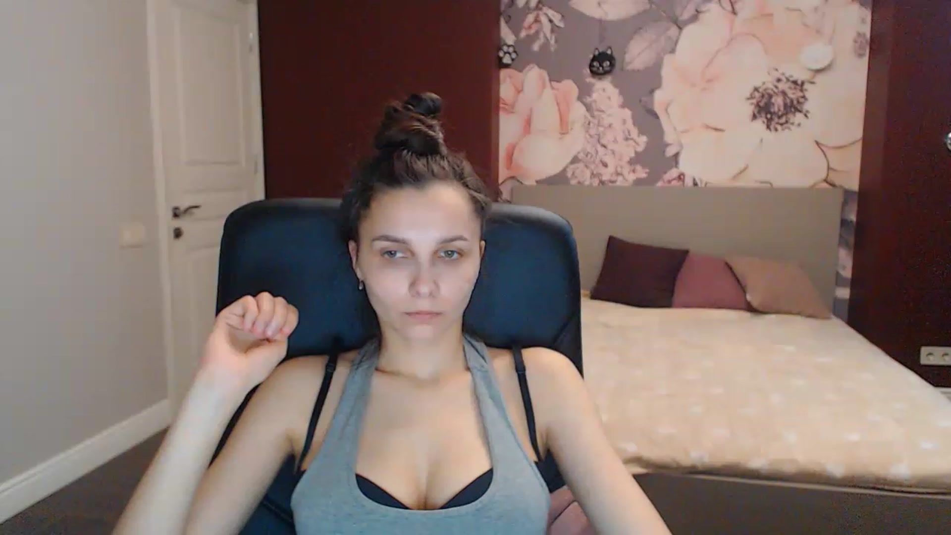 Gallery image thumbnail from Karina_Mils's myfreecams stream on, 04/10/2023, 09:37 image 20 of 20