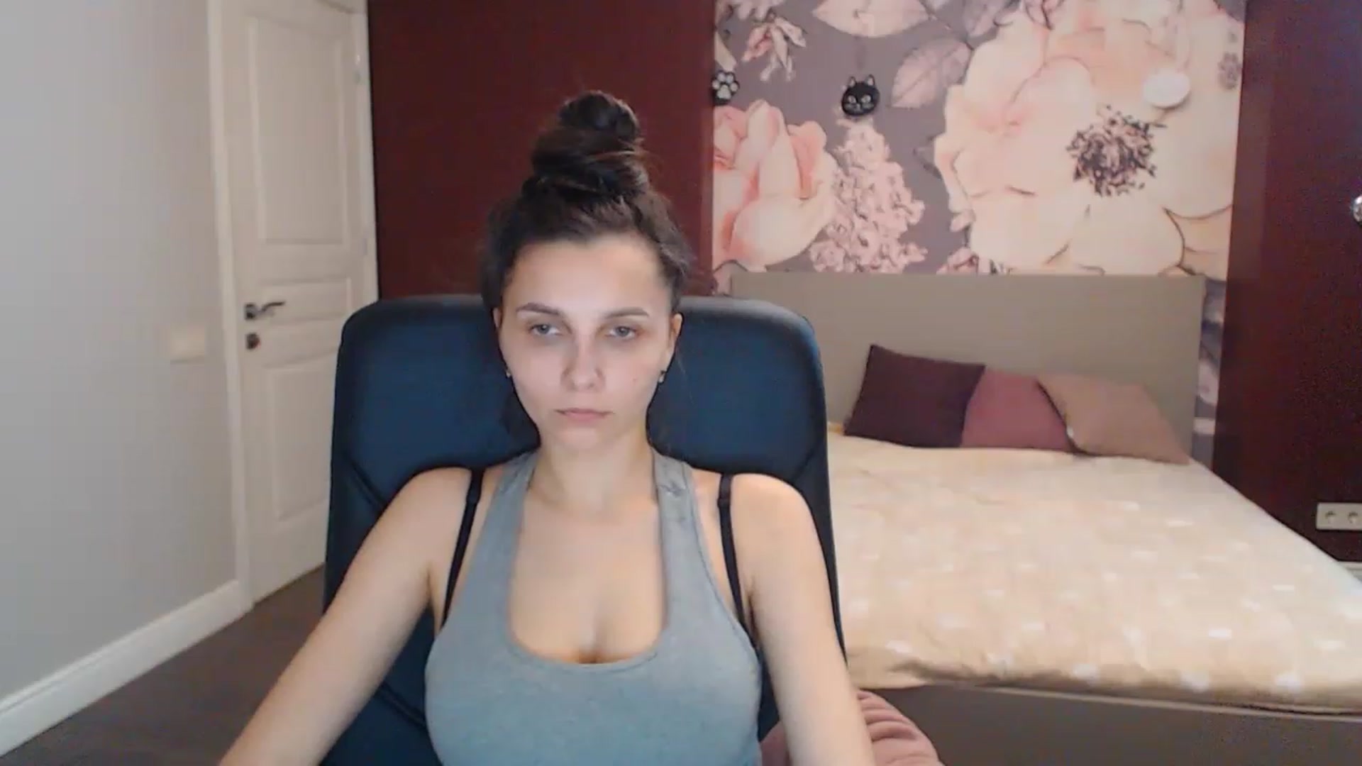 Gallery image thumbnail from Karina_Mils's myfreecams stream on, 04/10/2023, 10:52 image 15 of 20