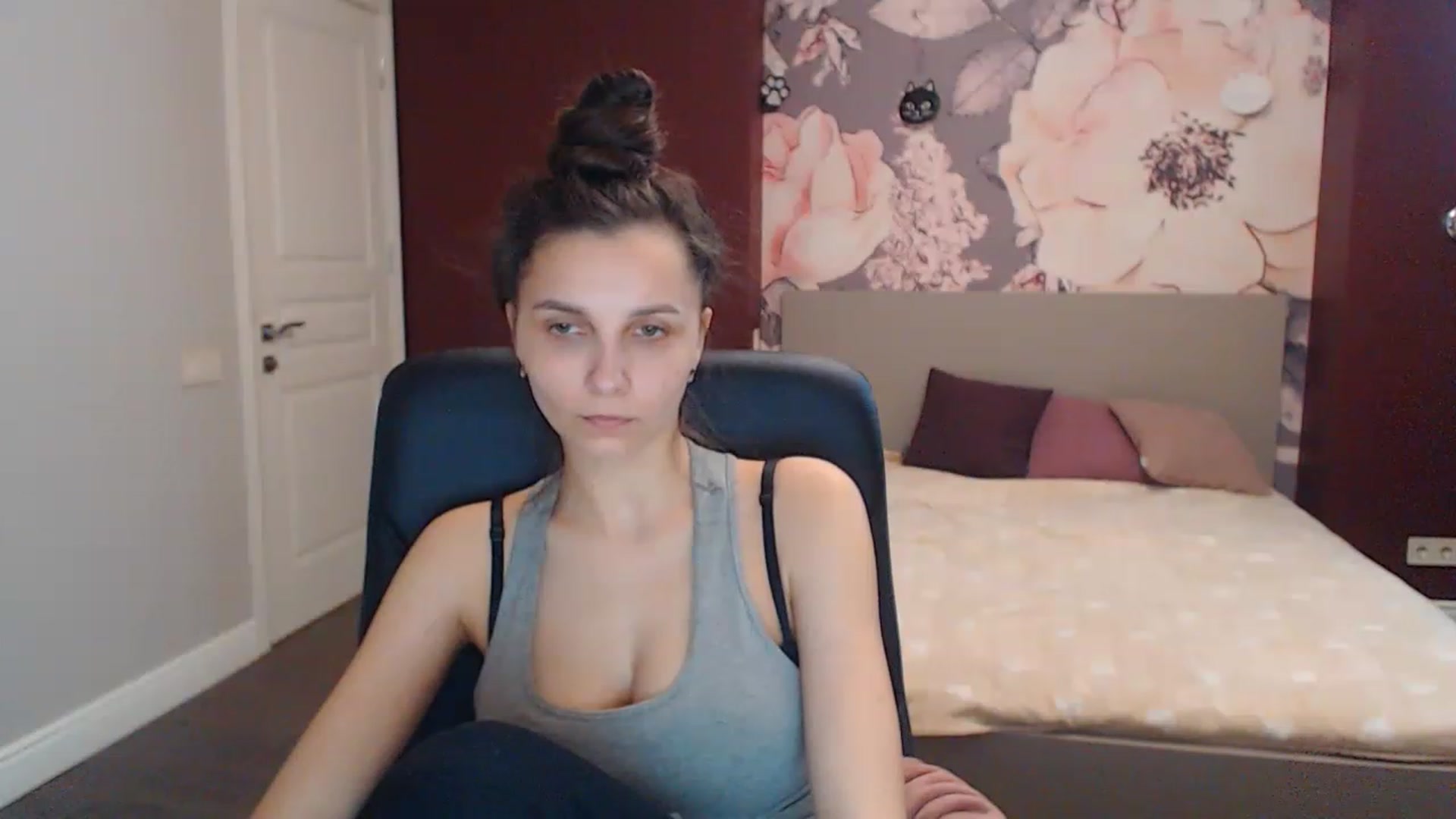 Gallery image thumbnail from Karina_Mils's myfreecams stream on, 04/10/2023, 10:52 image 11 of 20