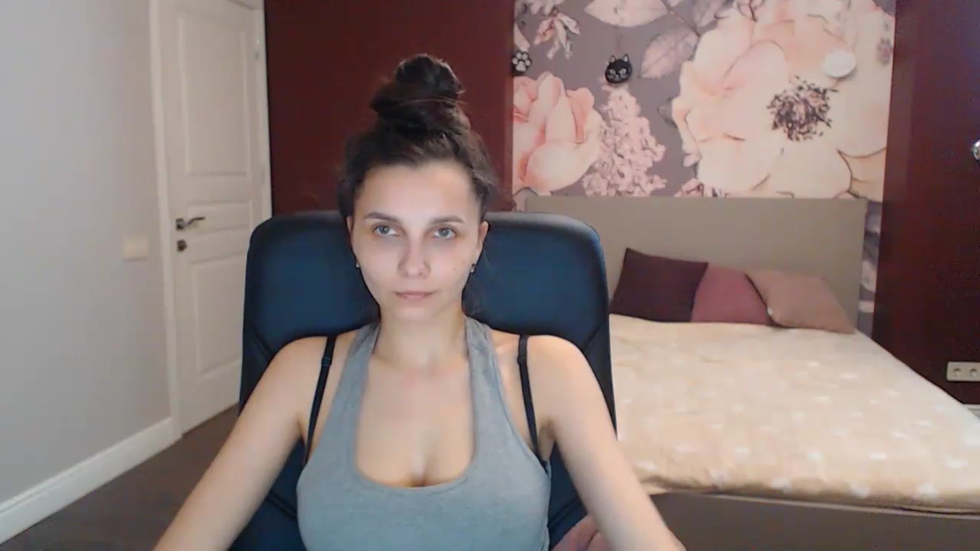 Gallery image thumbnail from Karina_Mils's myfreecams stream on, 04/10/2023, 10:52 image 20 of 20