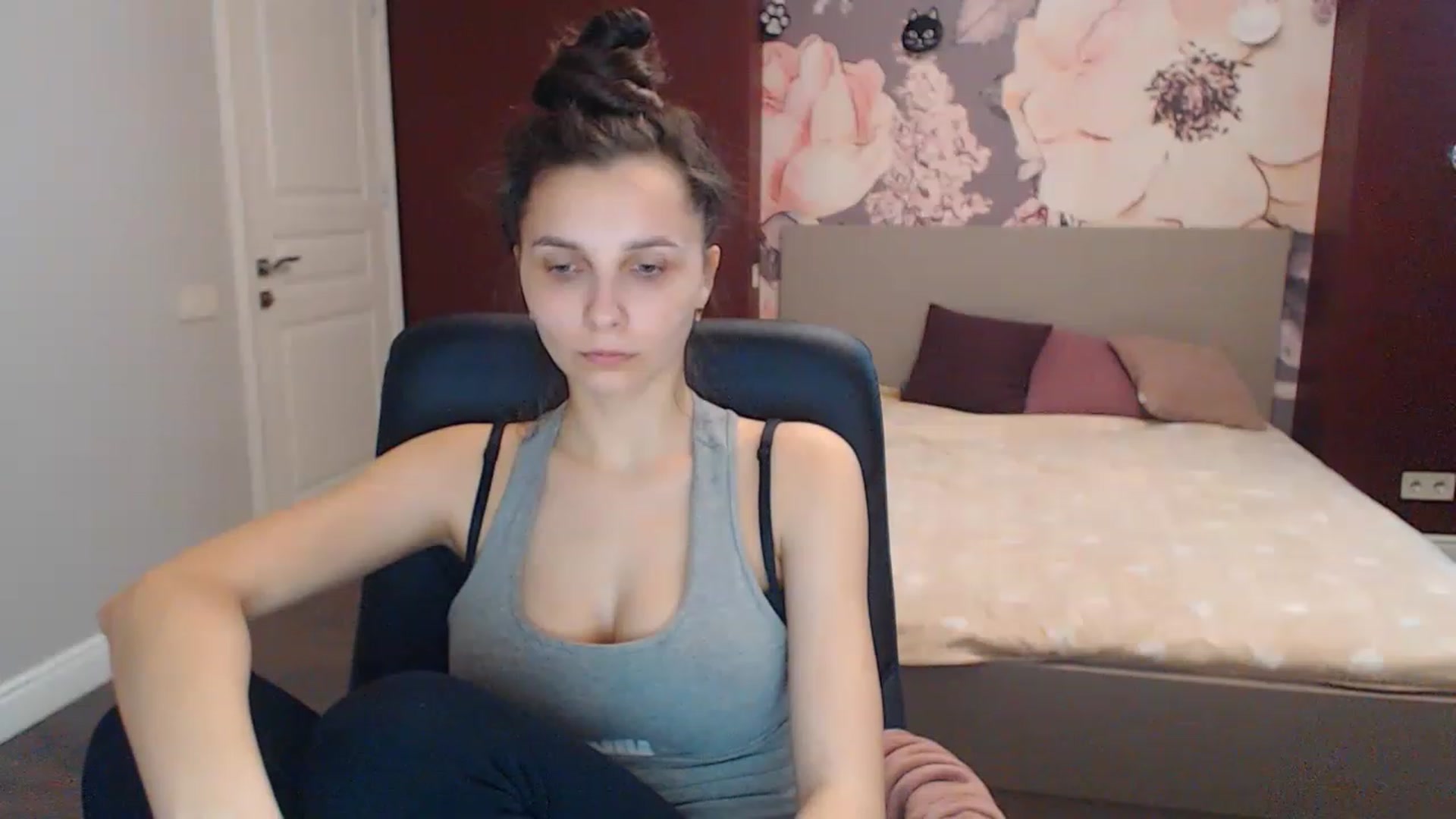 Gallery image thumbnail from Karina_Mils's myfreecams stream on, 04/10/2023, 10:52 image 8 of 20
