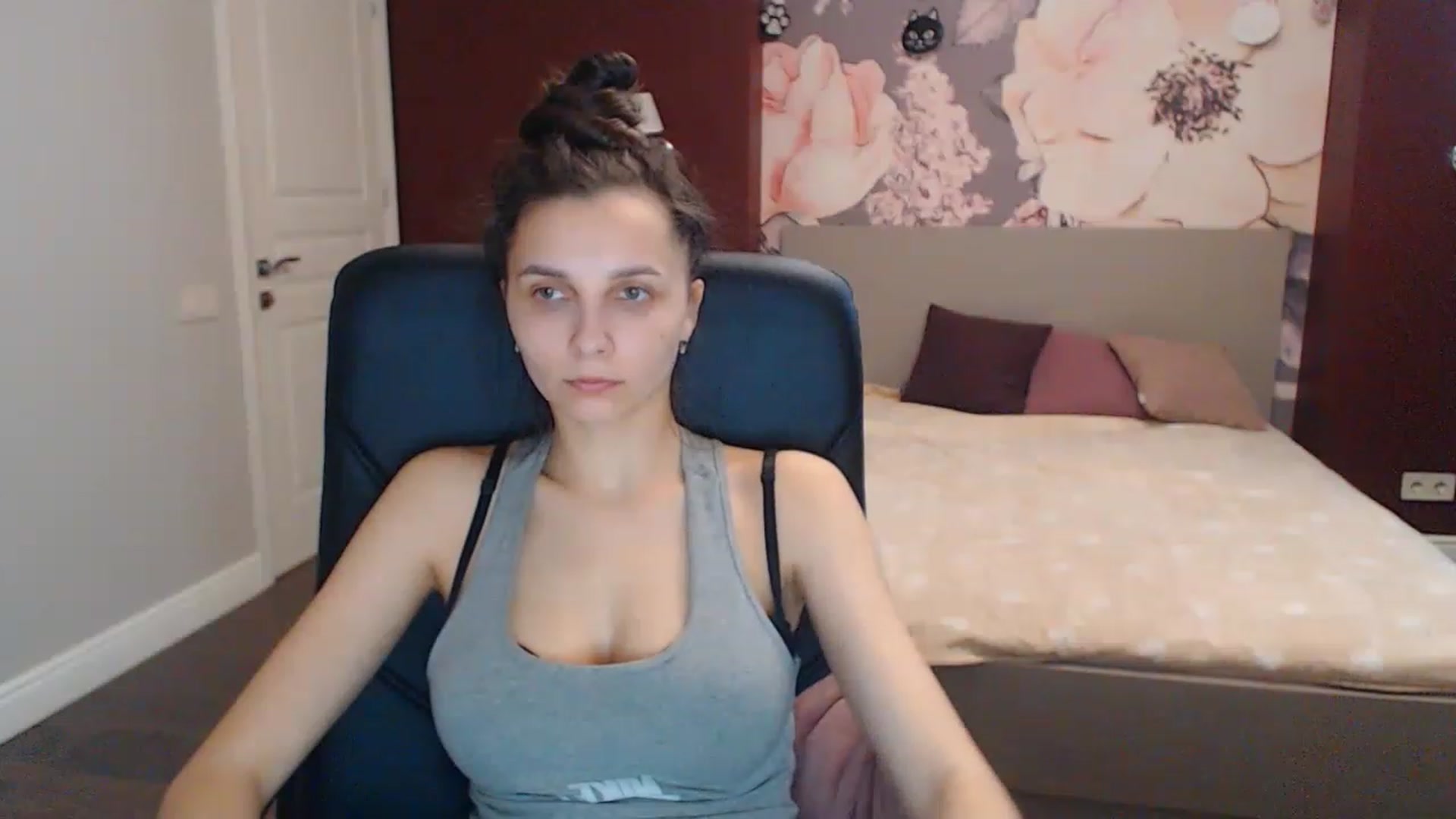 Gallery image thumbnail from Karina_Mils's myfreecams stream on, 04/10/2023, 10:52 image 4 of 20