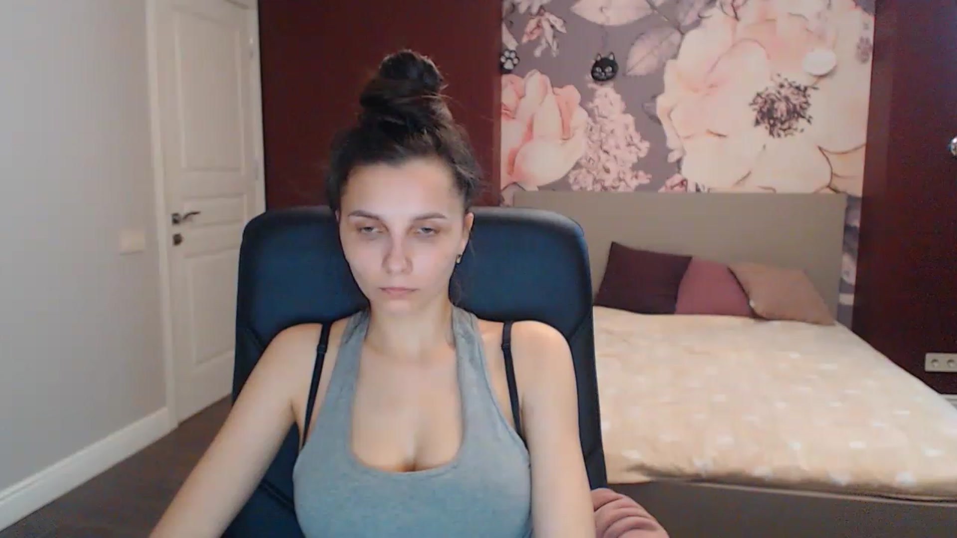 Gallery image thumbnail from Karina_Mils's myfreecams stream on, 04/10/2023, 10:52 image 17 of 20