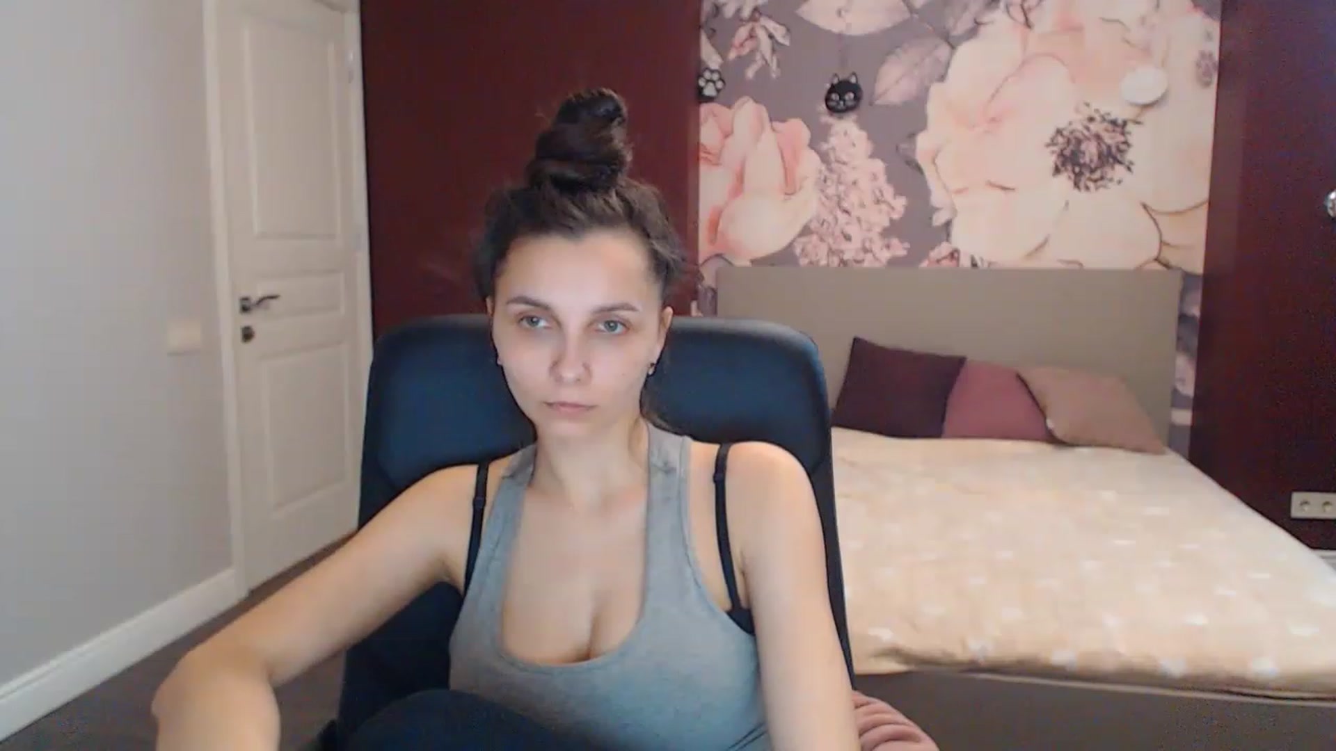 Gallery image thumbnail from Karina_Mils's myfreecams stream on, 04/10/2023, 10:52 image 14 of 20