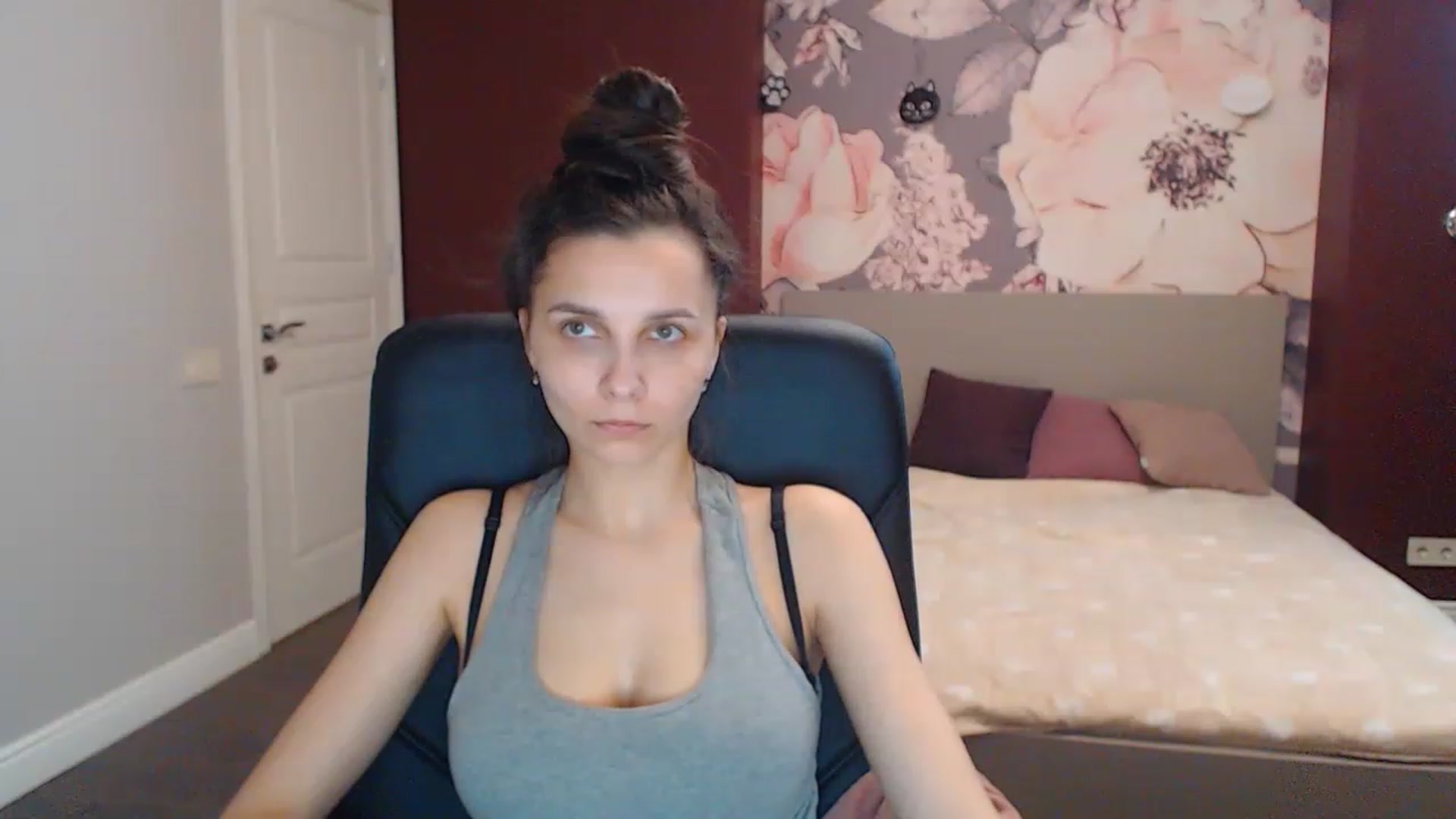 Gallery image thumbnail from Karina_Mils's myfreecams stream on, 04/10/2023, 10:52 image 16 of 20