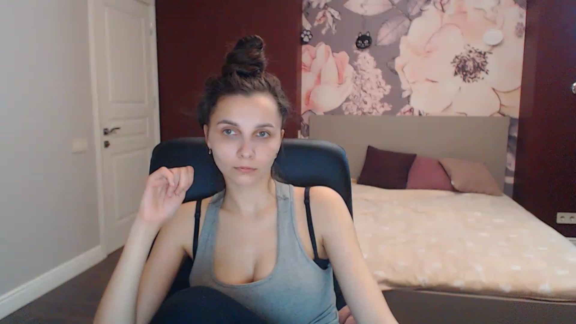 Gallery image thumbnail from Karina_Mils's myfreecams stream on, 04/10/2023, 10:52 image 13 of 20