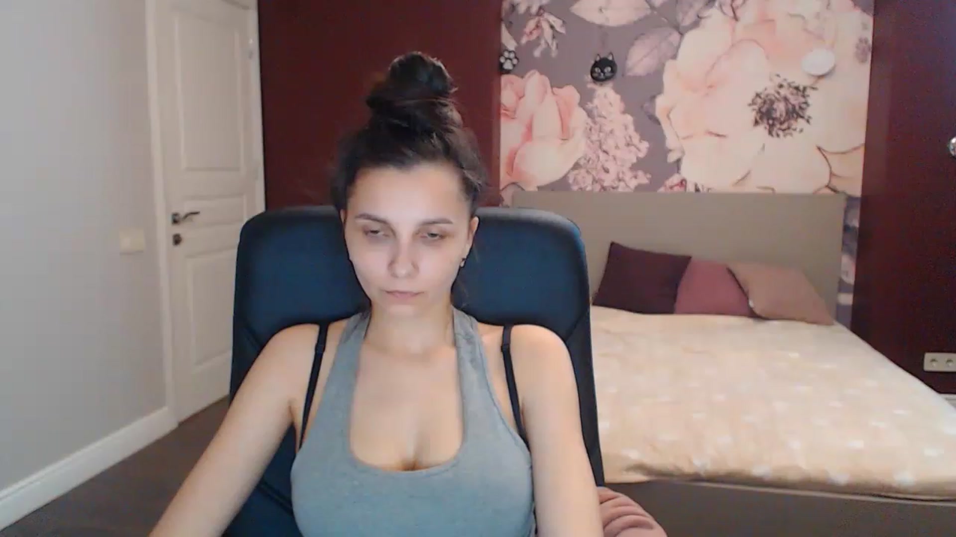 Gallery image thumbnail from Karina_Mils's myfreecams stream on, 04/10/2023, 10:52 image 19 of 20