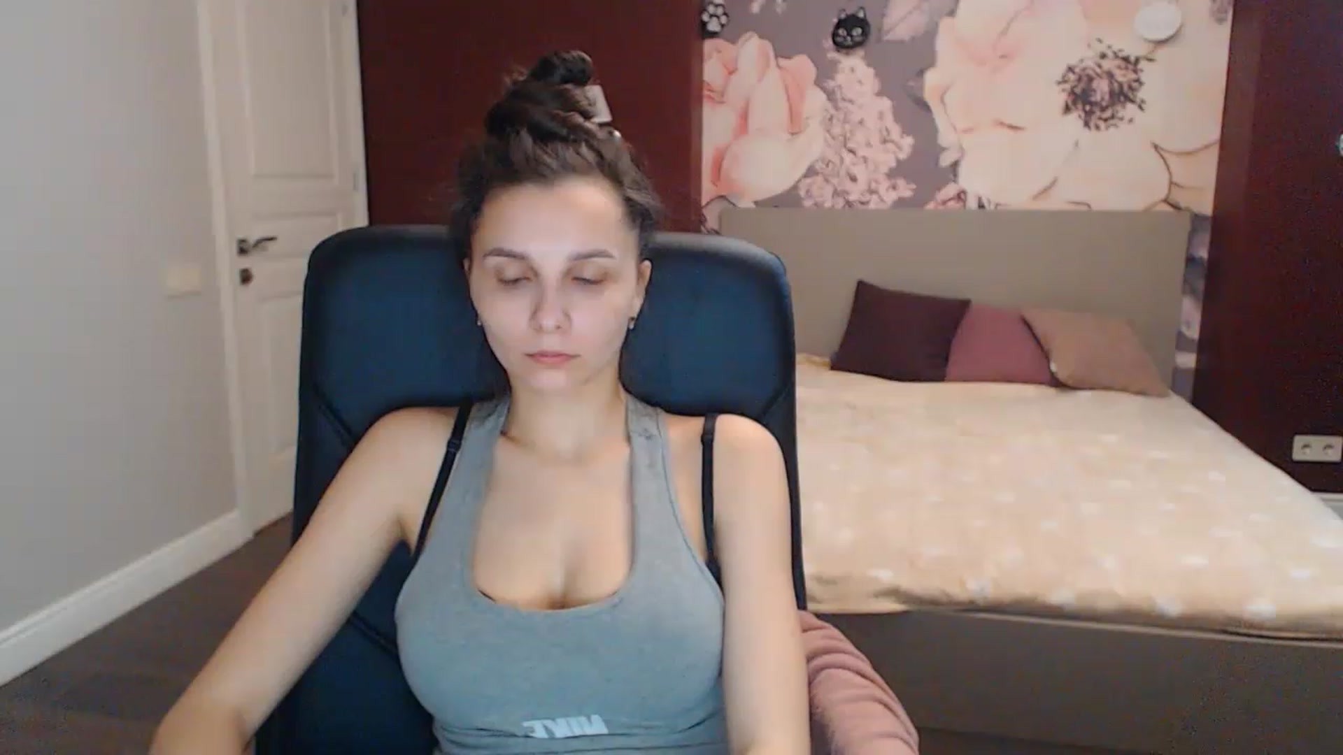 Gallery image thumbnail from Karina_Mils's myfreecams stream on, 04/10/2023, 10:52 image 5 of 20