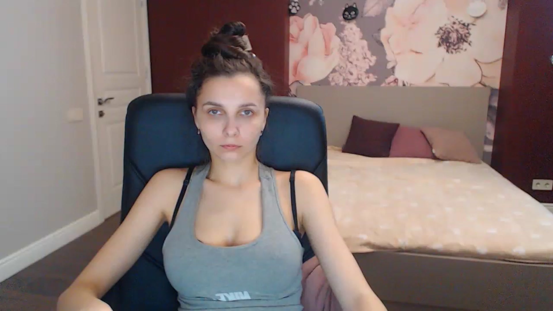 Gallery image thumbnail from Karina_Mils's myfreecams stream on, 04/10/2023, 10:52 image 6 of 20