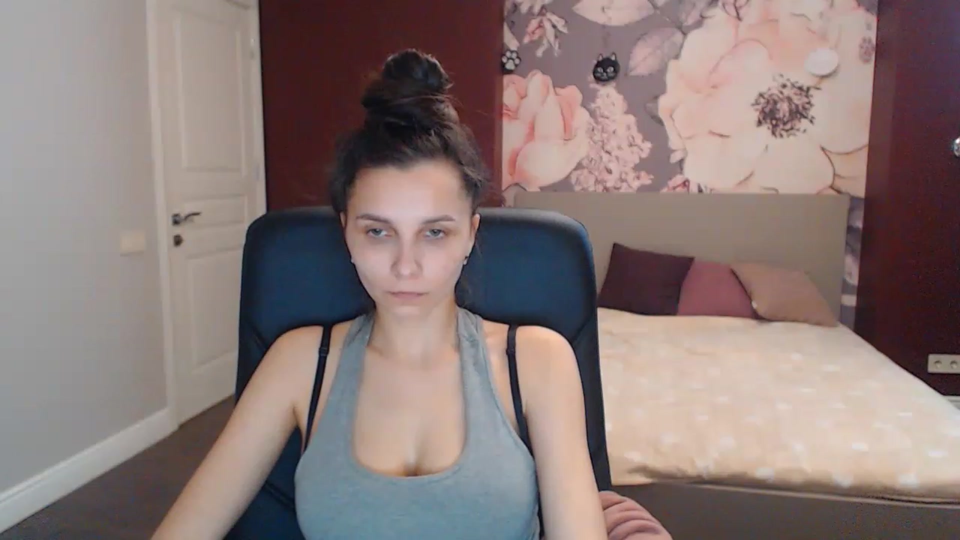 Gallery image thumbnail from Karina_Mils's myfreecams stream on, 04/10/2023, 10:52 image 18 of 20