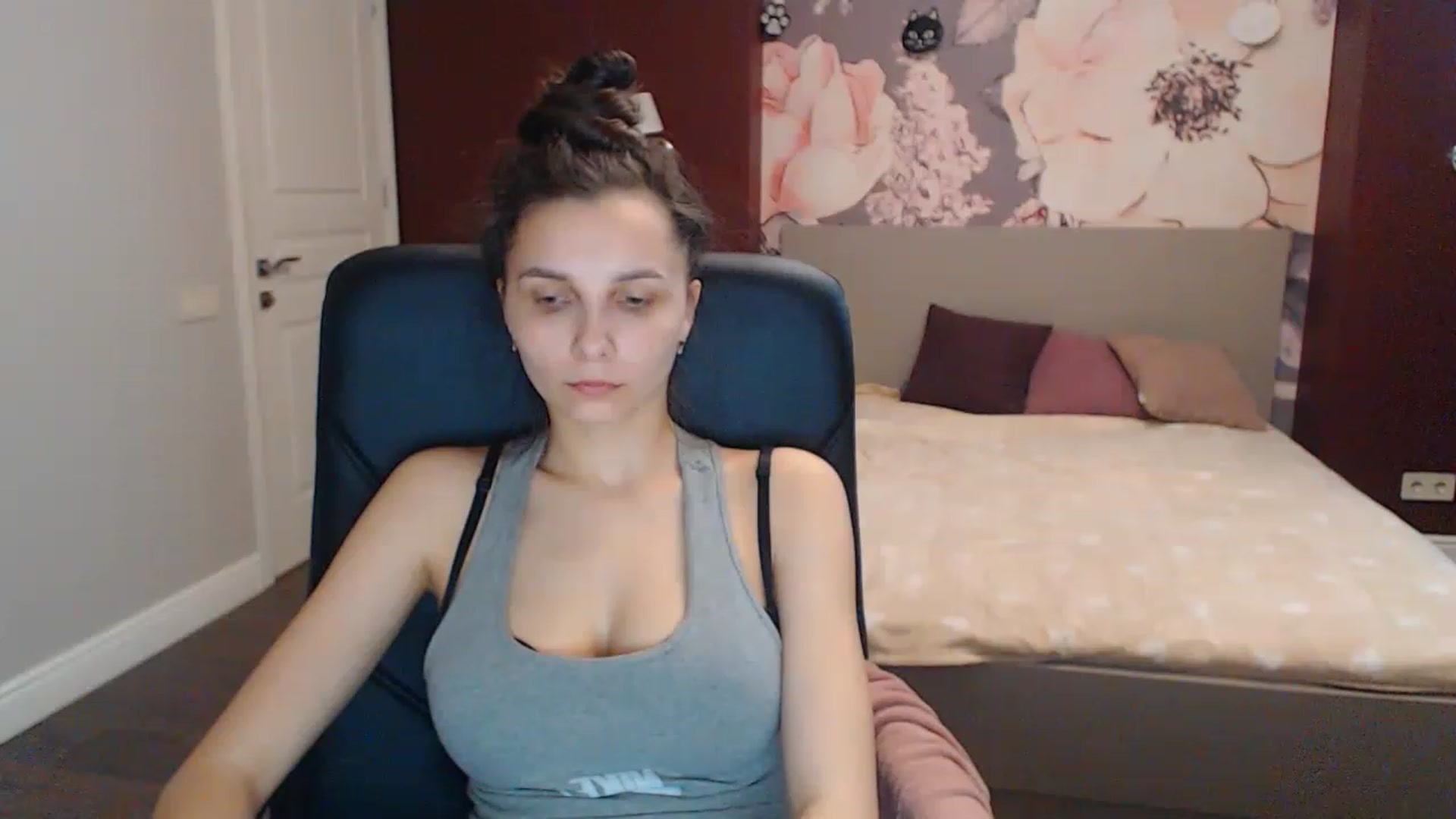 Gallery image thumbnail from Karina_Mils's myfreecams stream on, 04/10/2023, 10:52 image 3 of 20
