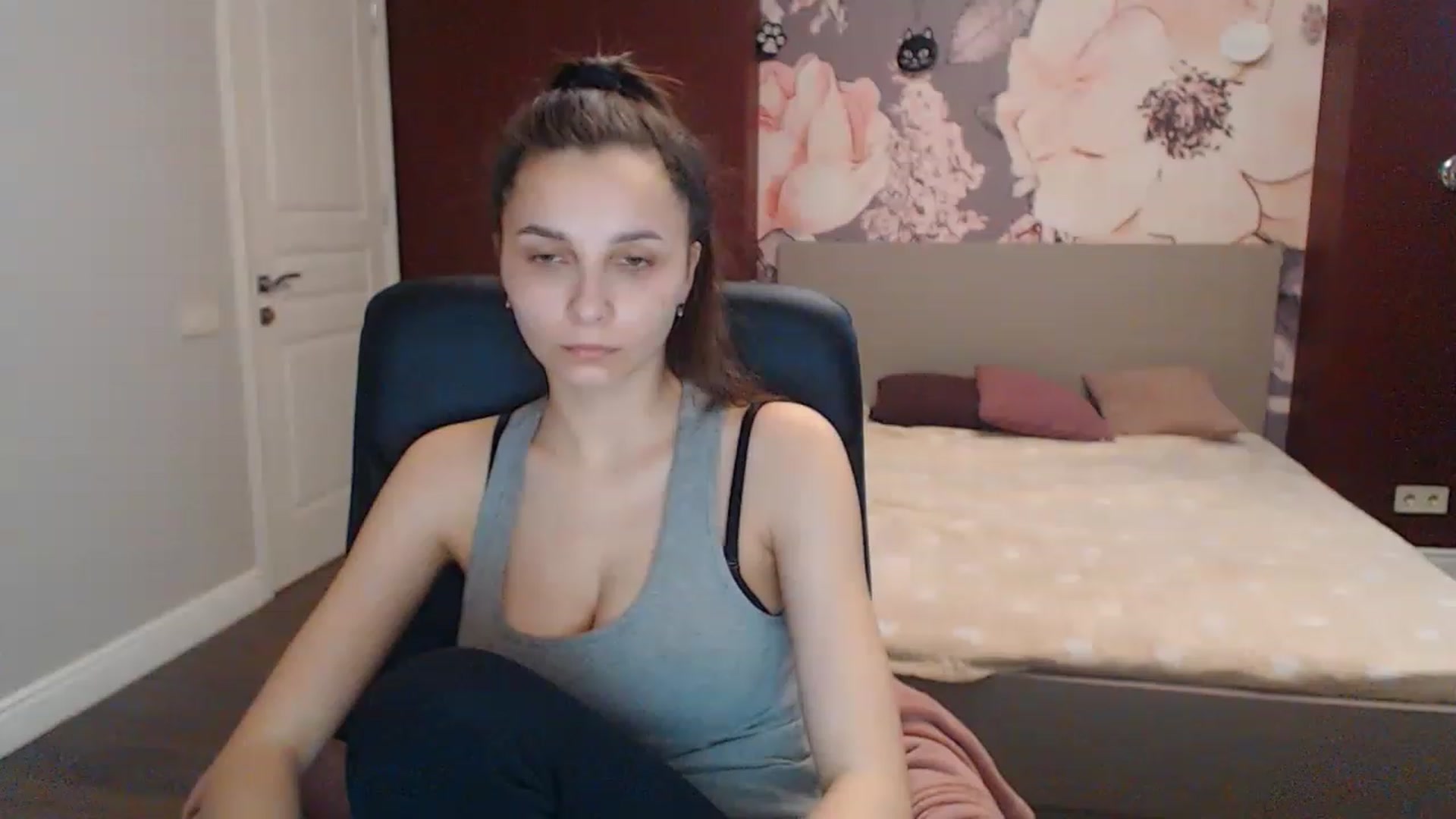 Gallery image thumbnail from Karina_Mils's myfreecams stream on, 04/12/2023, 08:45 image 10 of 20