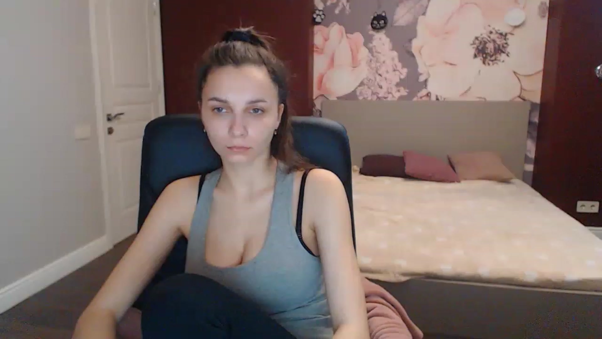 Gallery image thumbnail from Karina_Mils's myfreecams stream on, 04/12/2023, 08:45 image 14 of 20