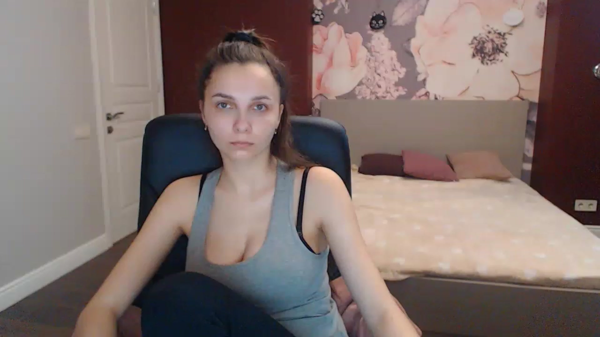 Gallery image thumbnail from Karina_Mils's myfreecams stream on, 04/12/2023, 08:45 image 18 of 20