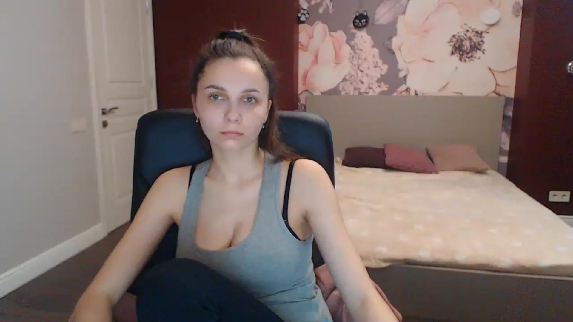Gallery image thumbnail from Karina_Mils's myfreecams stream on, 04/12/2023, 08:45 image 12 of 20